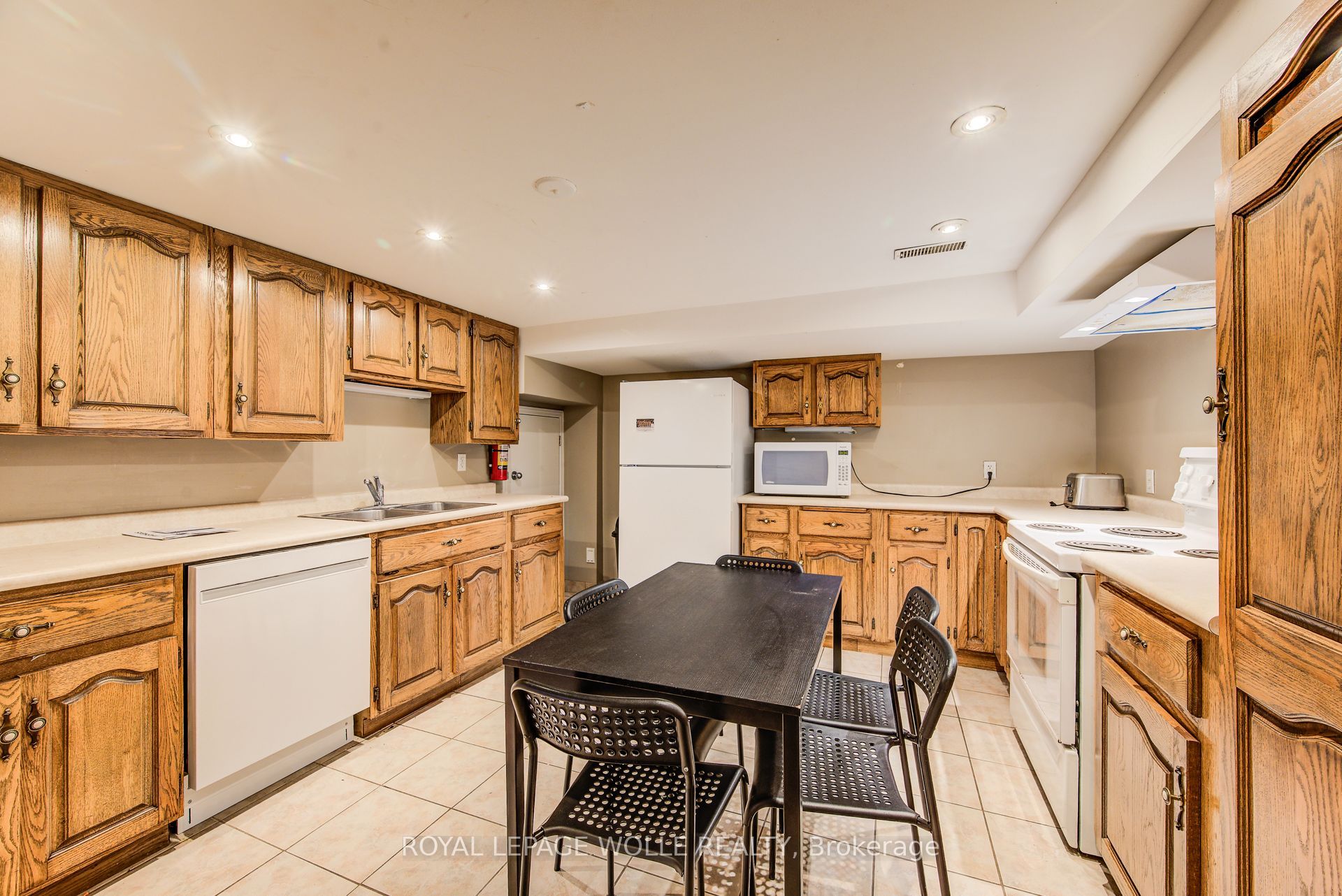139 Elgin Crescent Property Photo 36