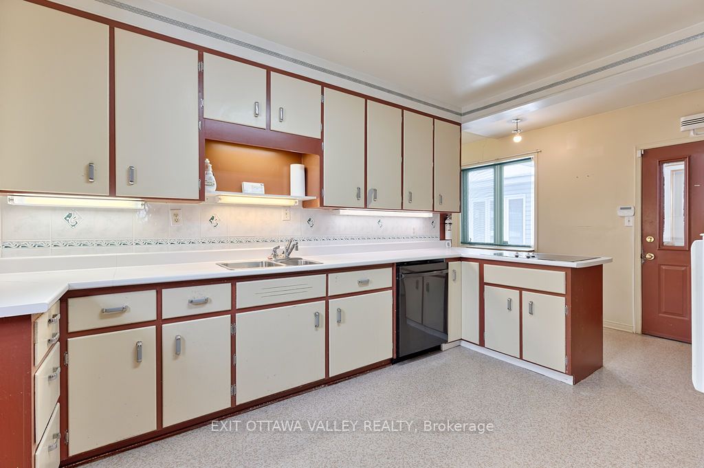 415 Trafalgar Road Property Photo 10