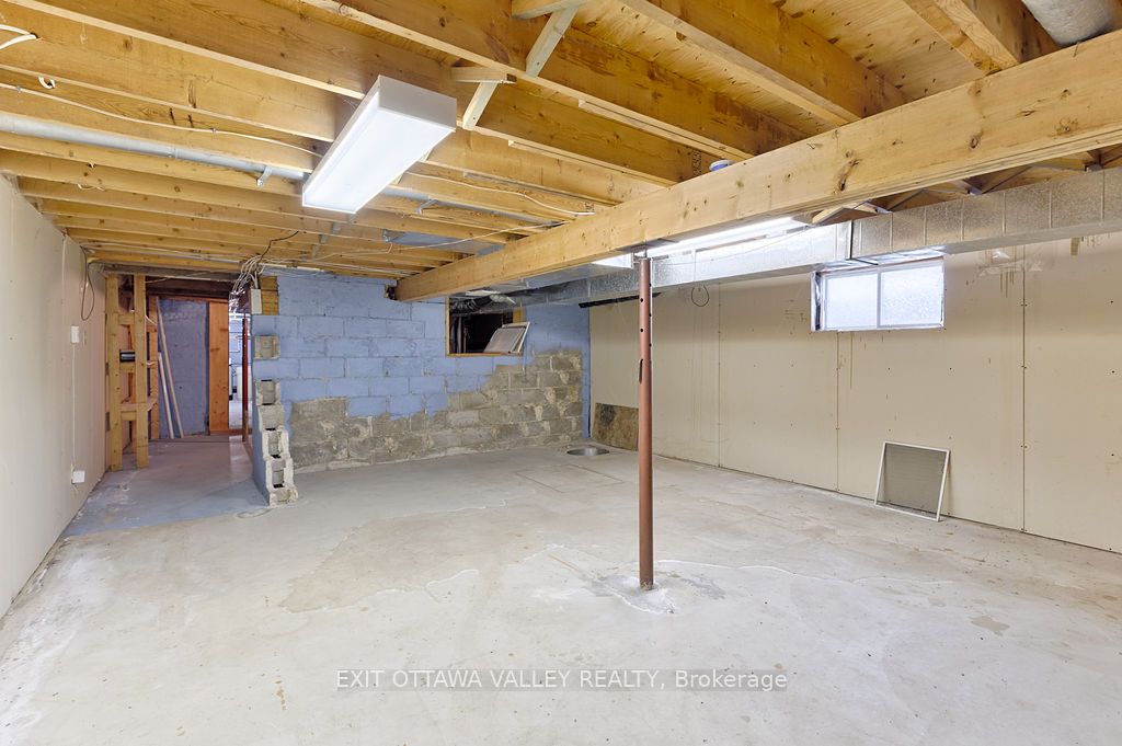 415 Trafalgar Road Property Photo 33