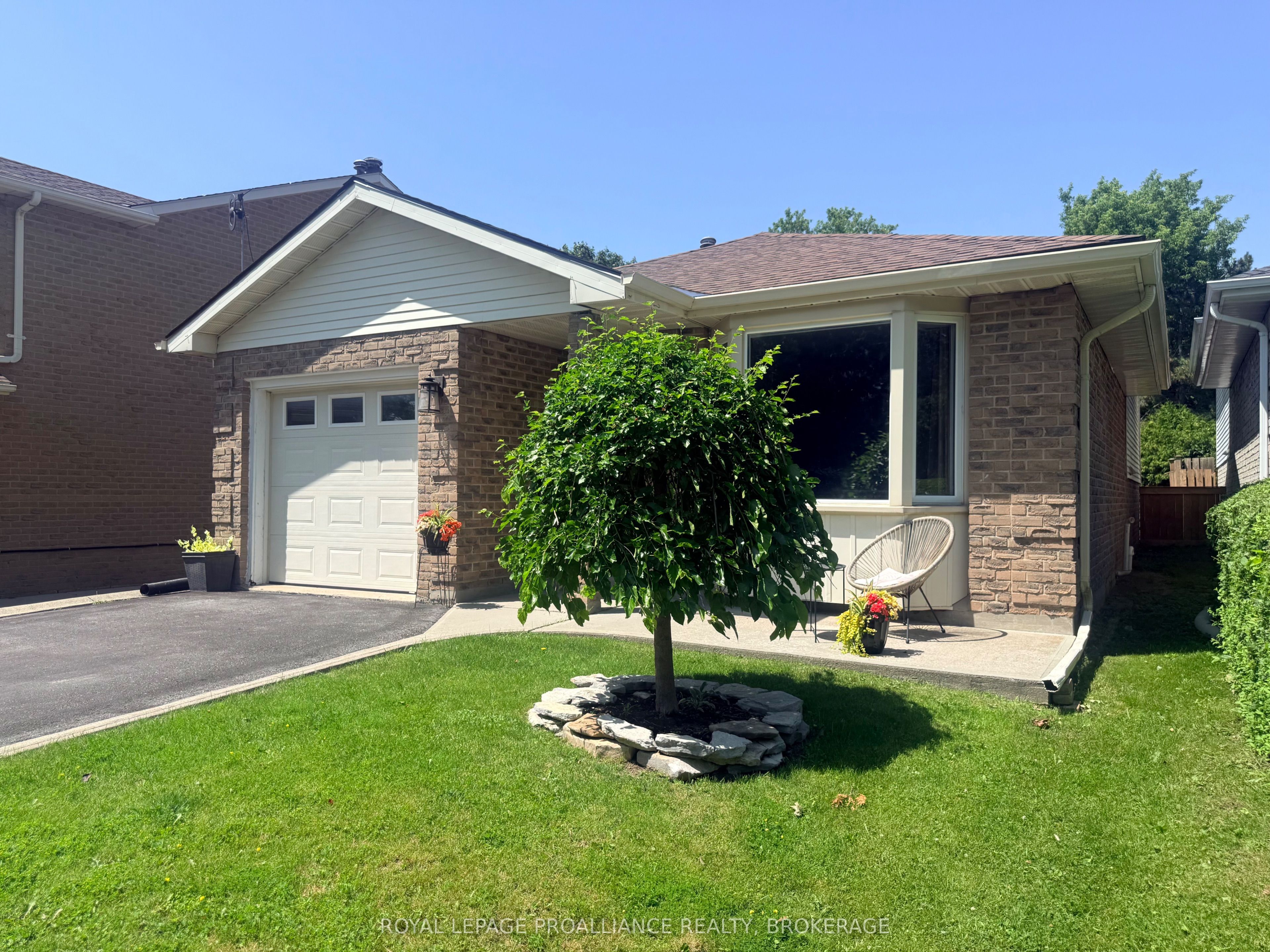 16 Grenadier Drive Property Photo 1