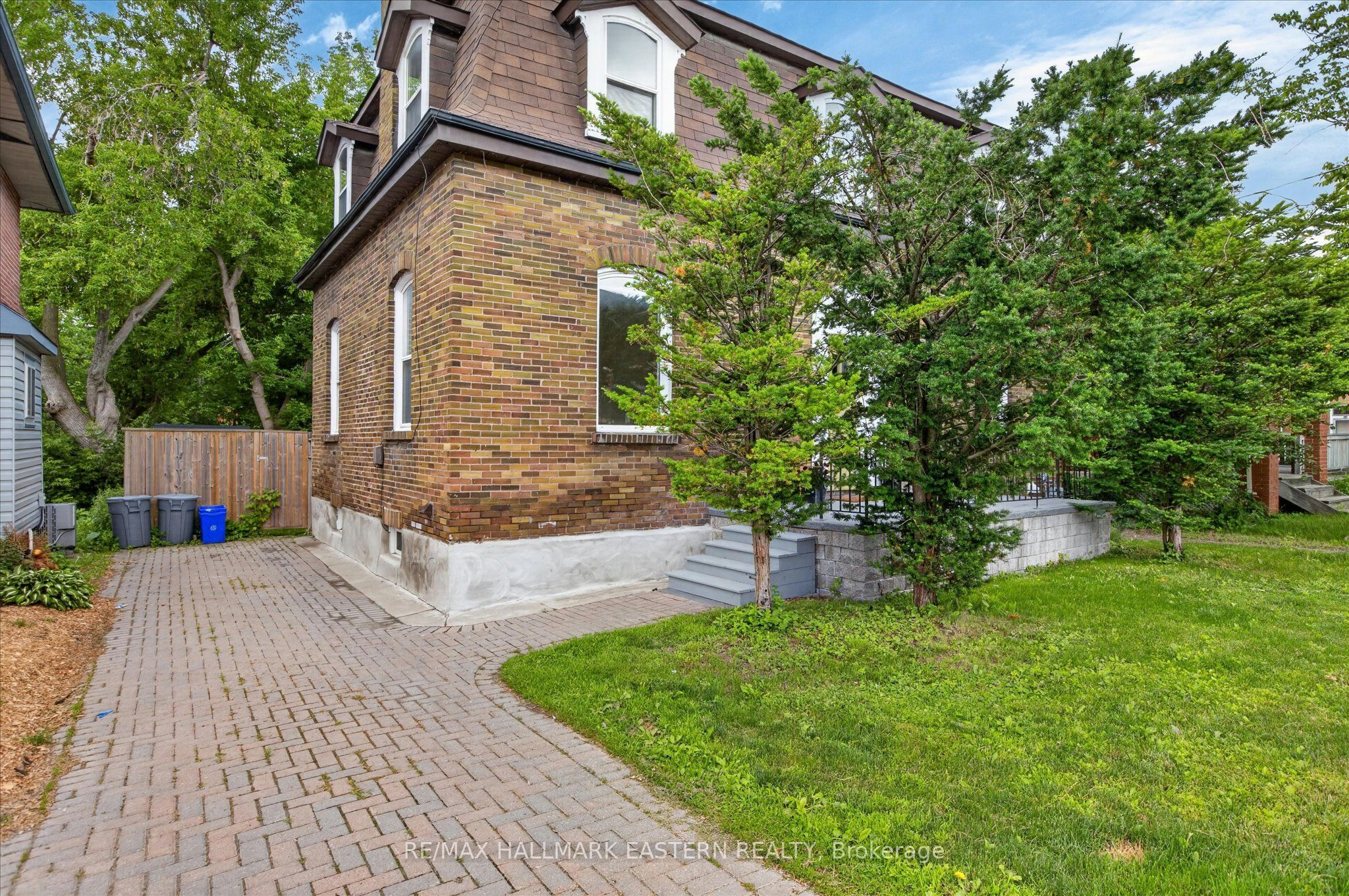 475 Aylmer Street N Property Photo 2