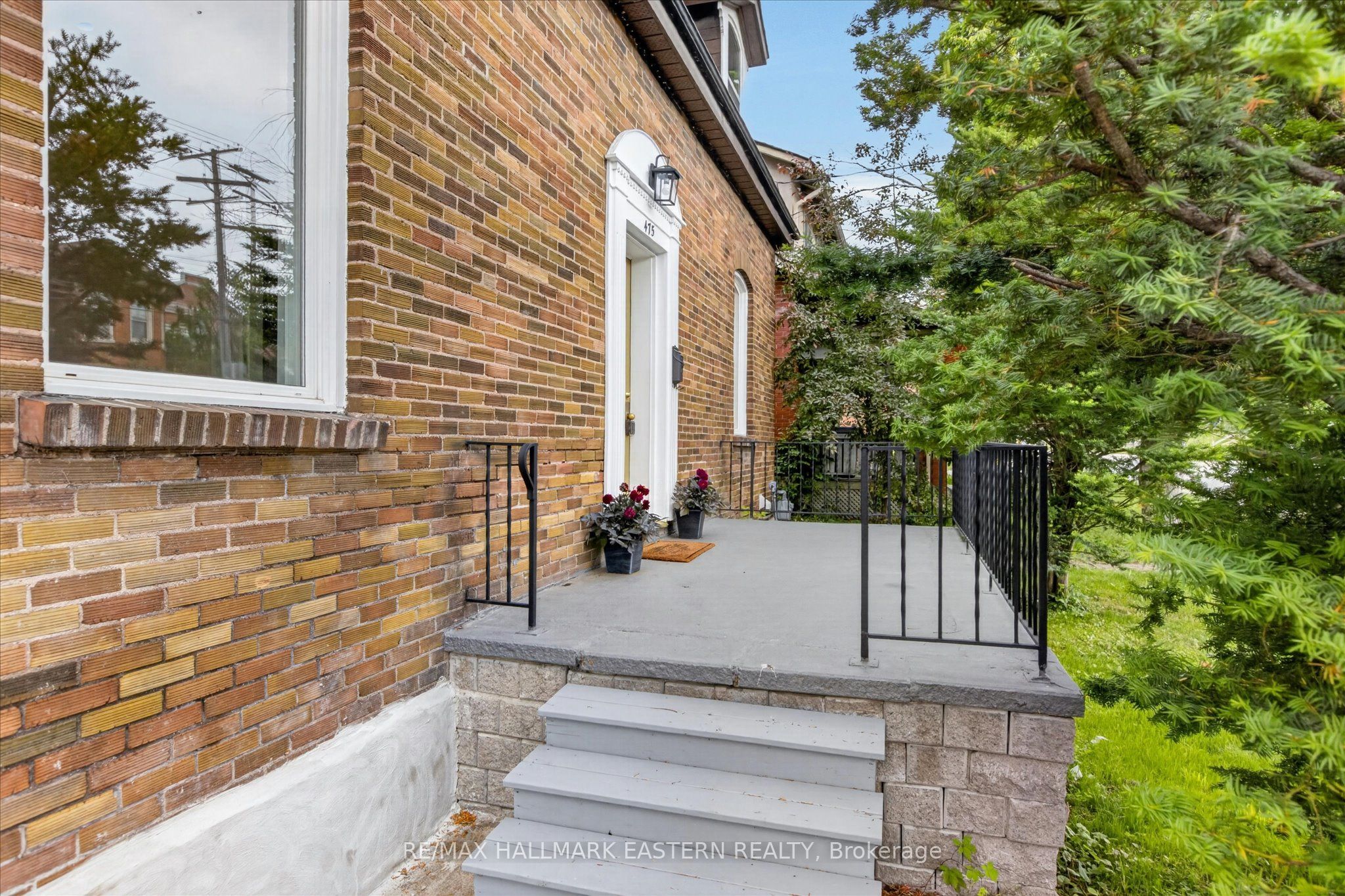 475 Aylmer Street N Property Photo 3
