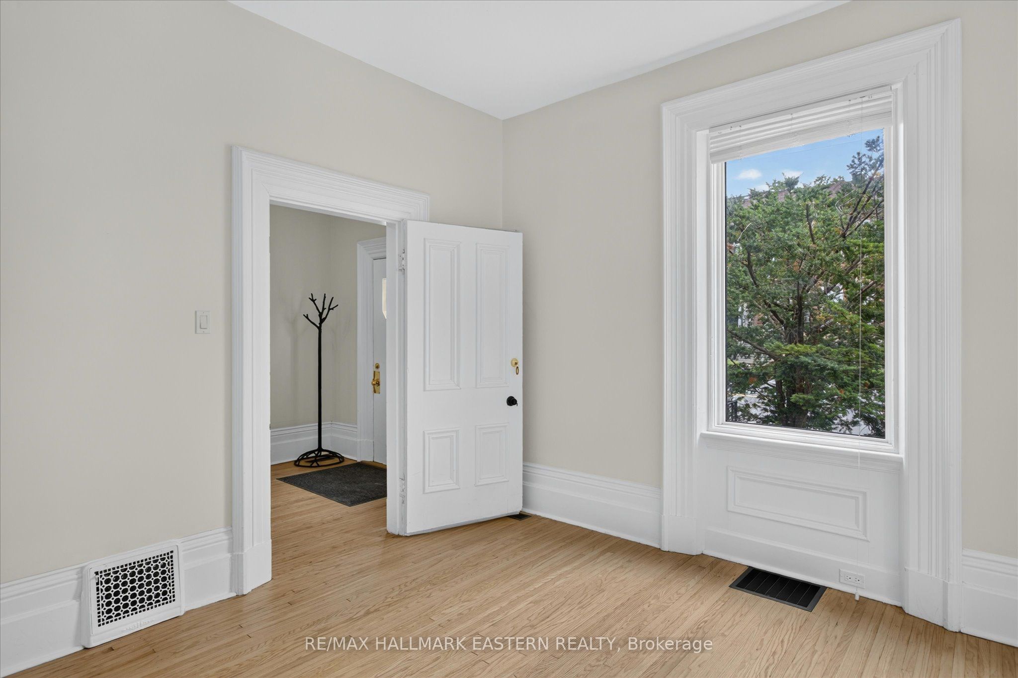475 Aylmer Street N Property Photo 8