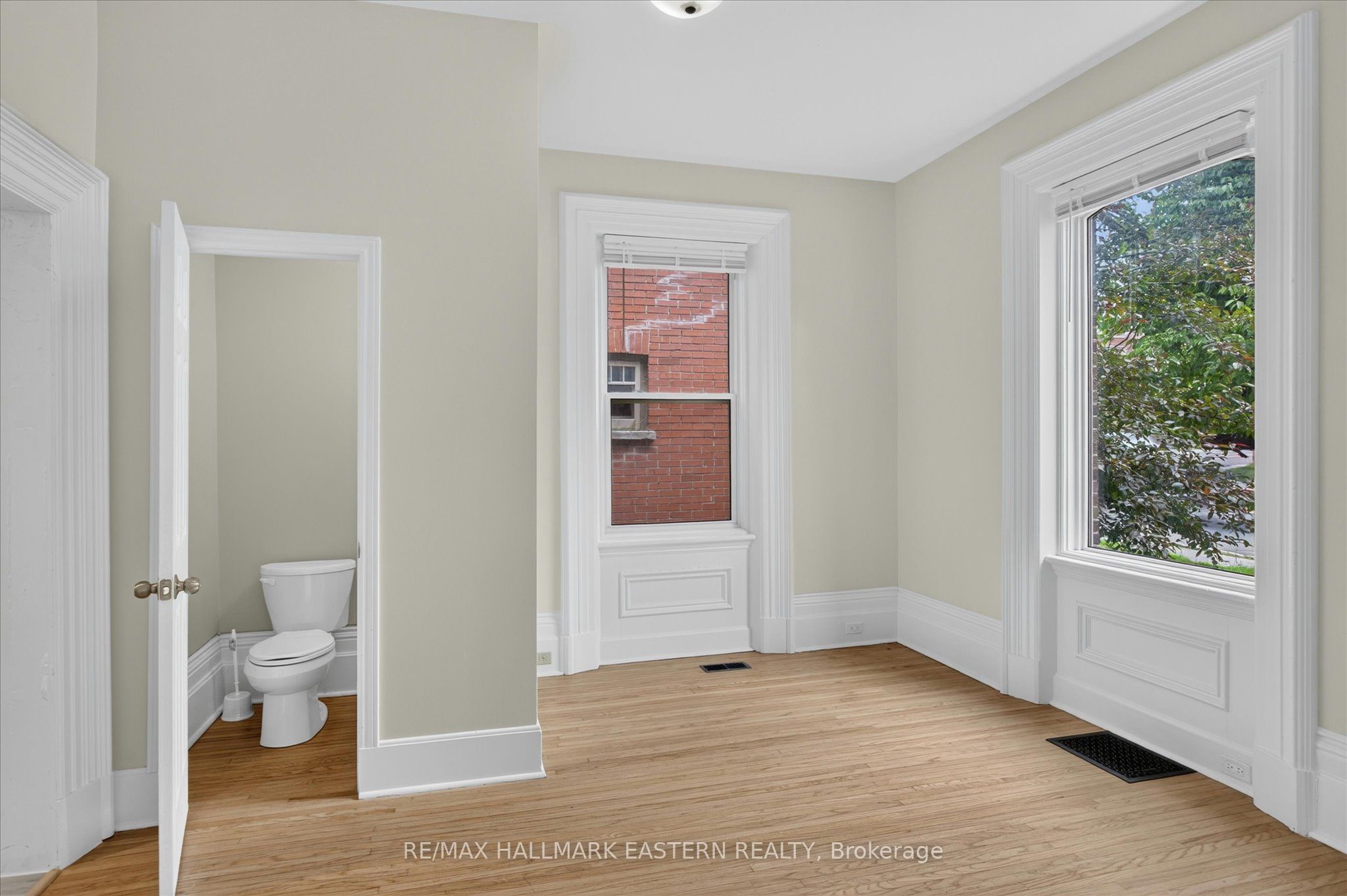 475 Aylmer Street N Property Photo 9