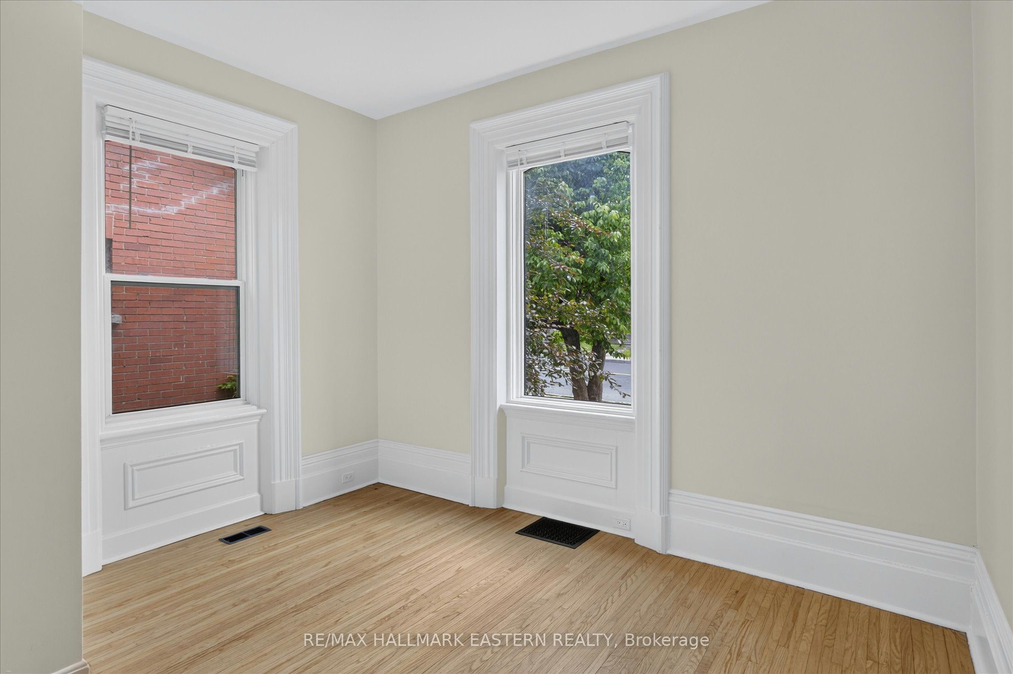 475 Aylmer Street N Property Photo 10