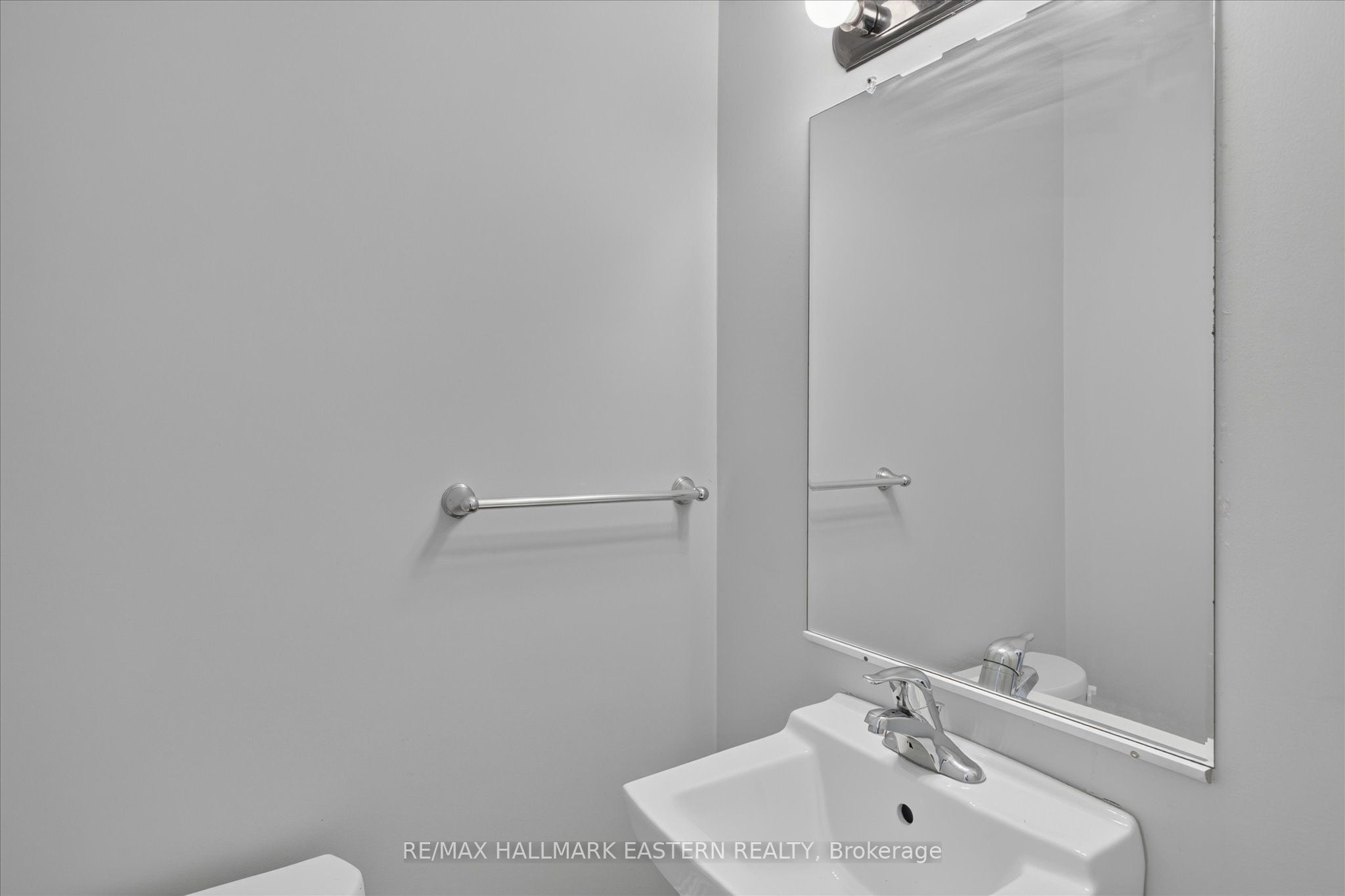475 Aylmer Street N Property Photo 12