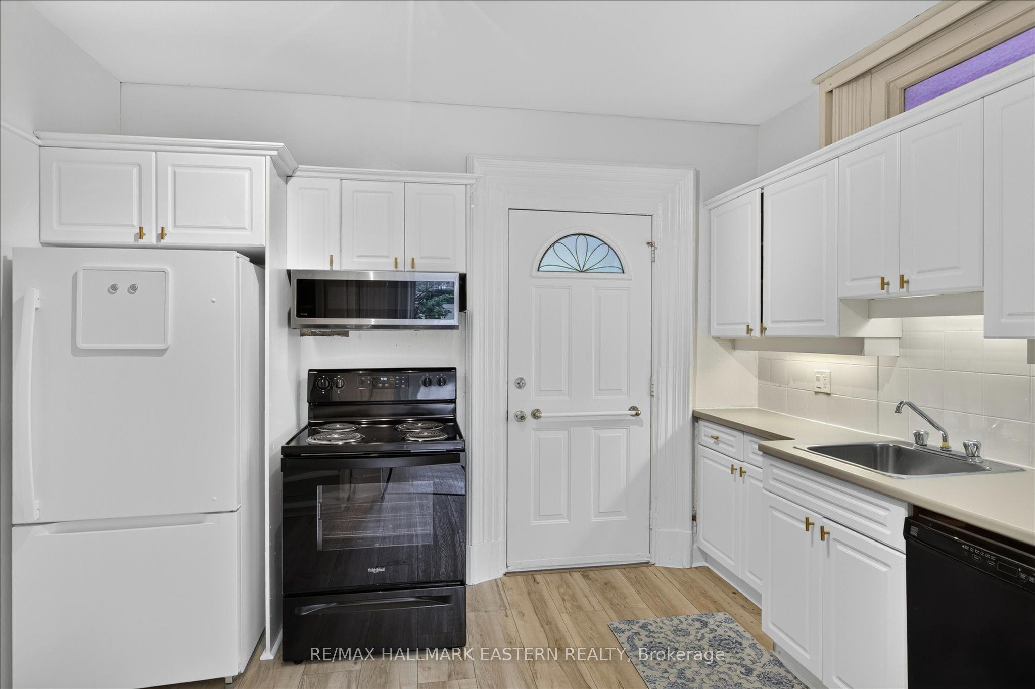 475 Aylmer Street N Property Photo 13