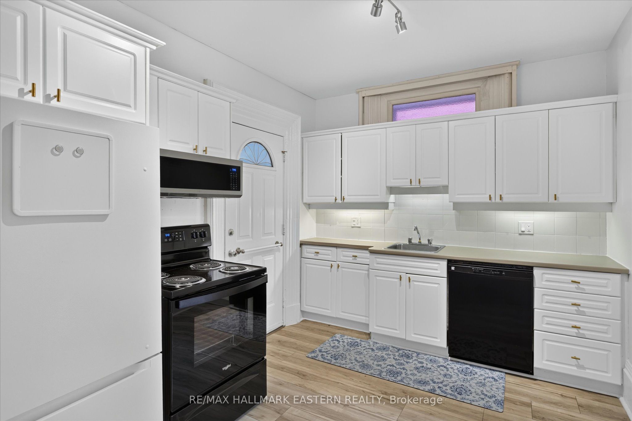 475 Aylmer Street N Property Photo 14