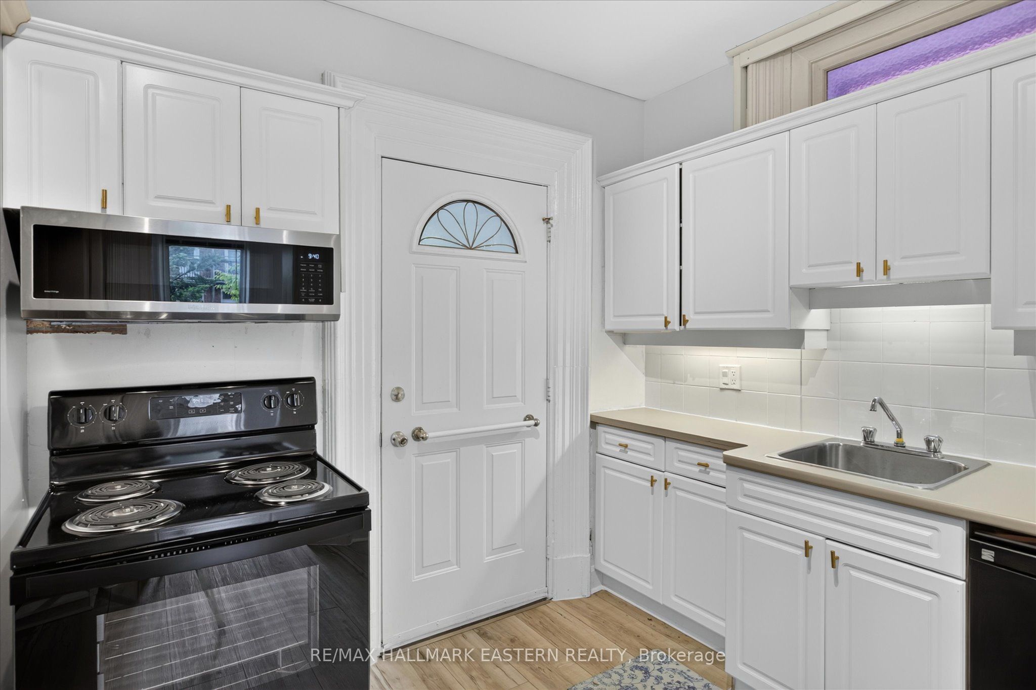 475 Aylmer Street N Property Photo 15