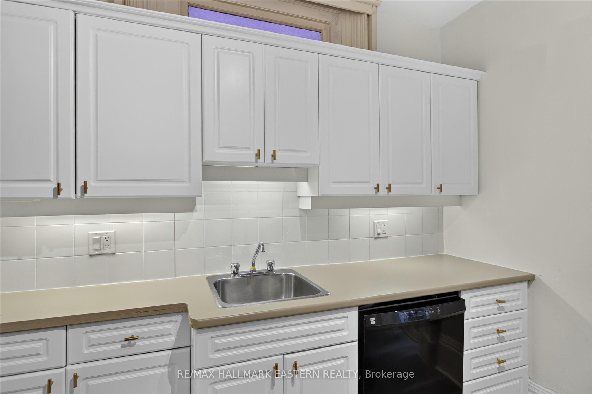 475 Aylmer Street N Property Photo 16