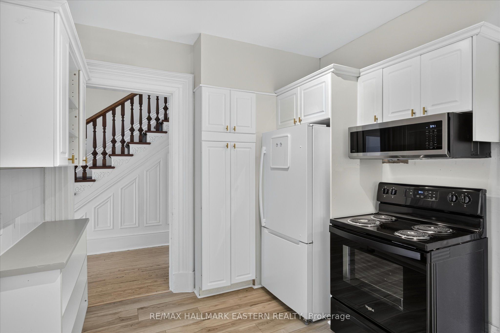 475 Aylmer Street N Property Photo 17