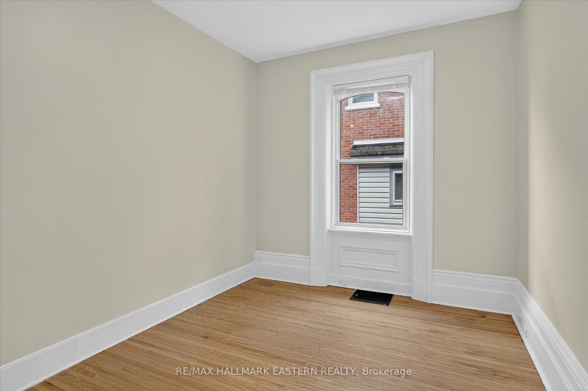 475 Aylmer Street N Property Photo 19