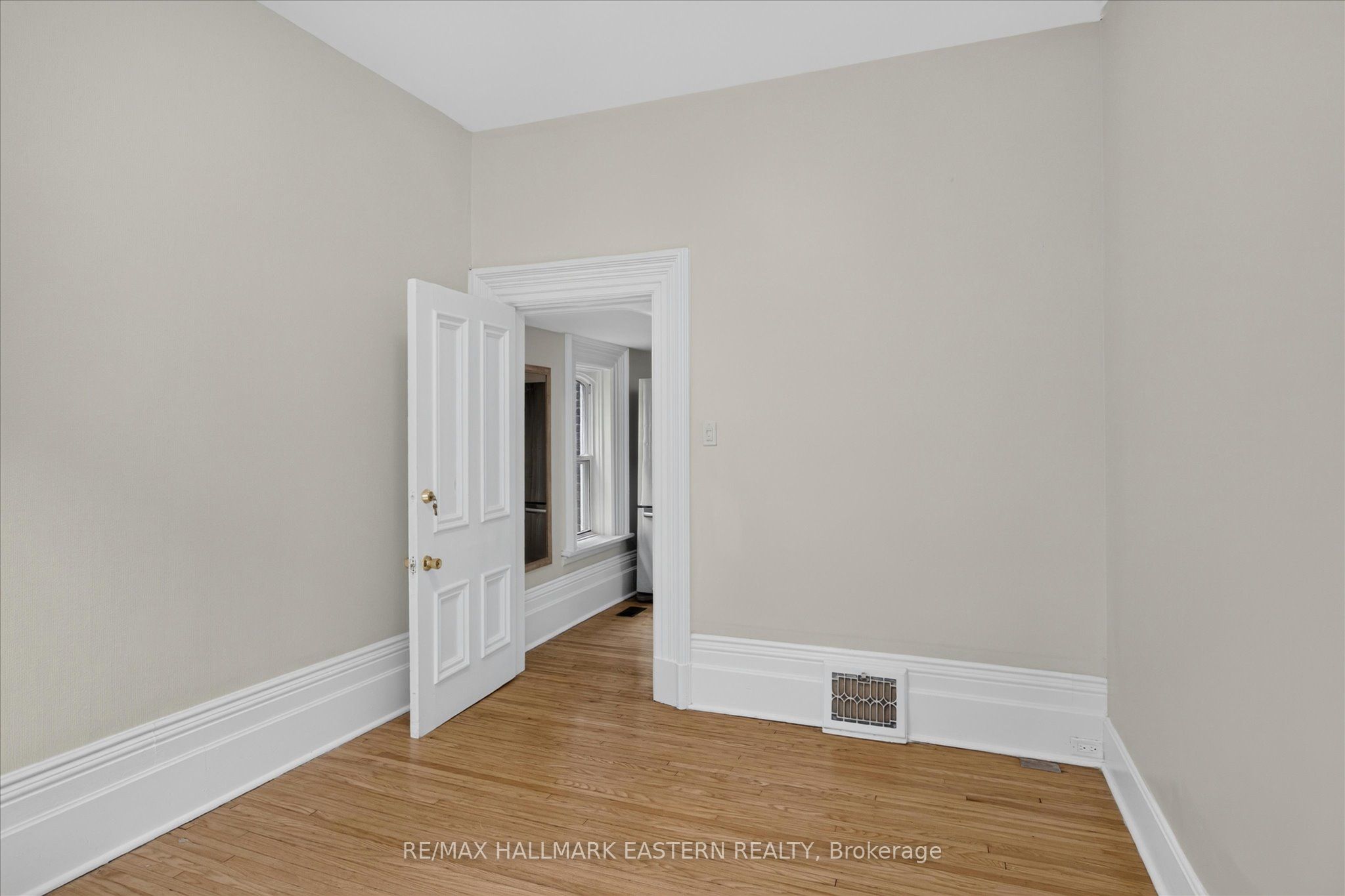 475 Aylmer Street N Property Photo 20