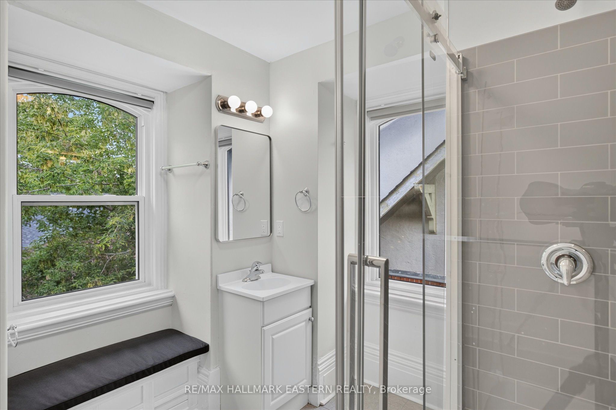475 Aylmer Street N Property Photo 27