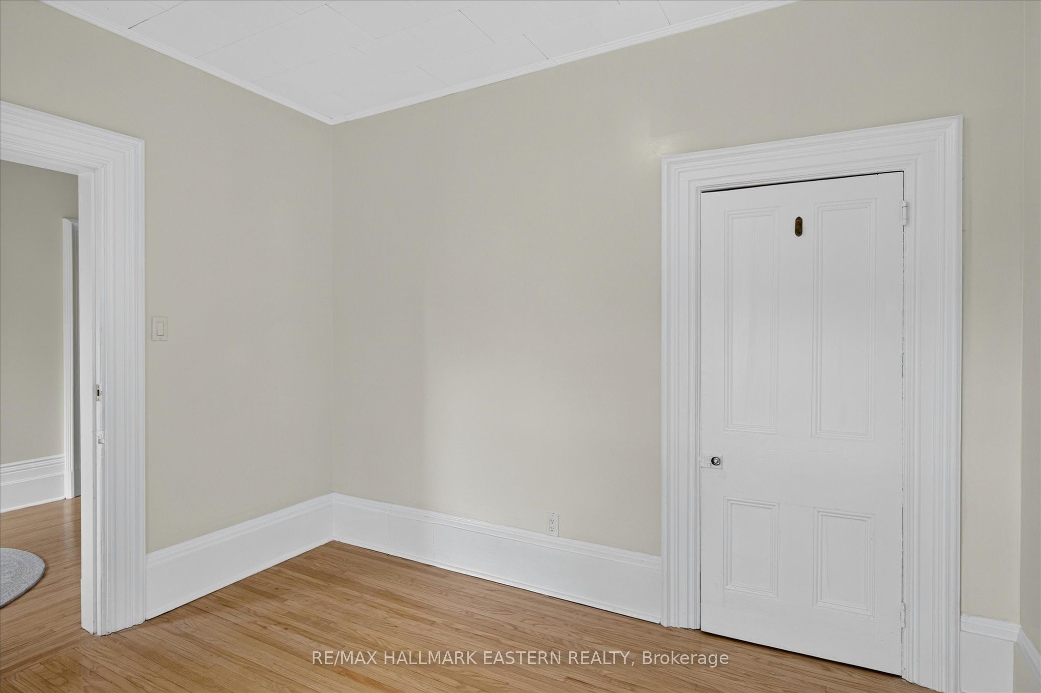 475 Aylmer Street N Property Photo 31