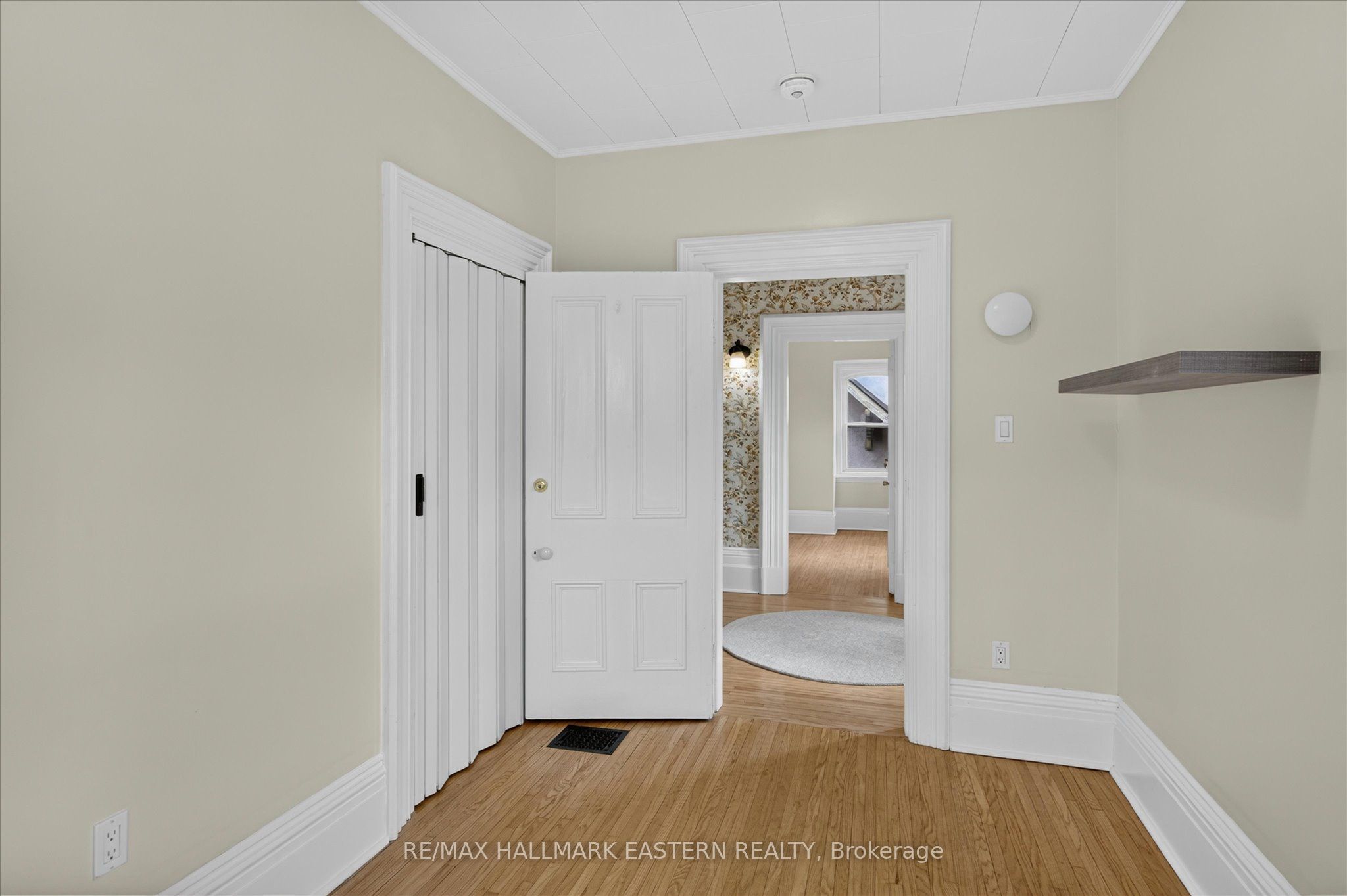 475 Aylmer Street N Property Photo 33