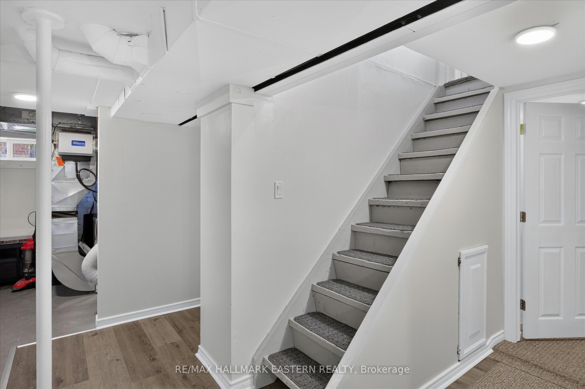 475 Aylmer Street N Property Photo 35