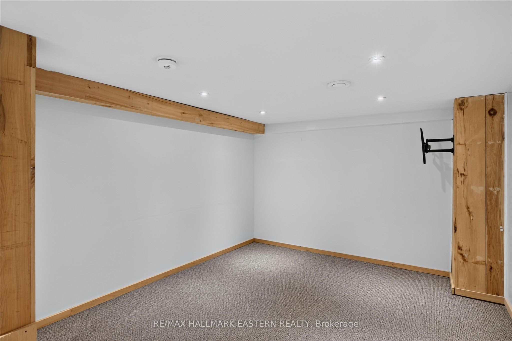 475 Aylmer Street N Property Photo 36