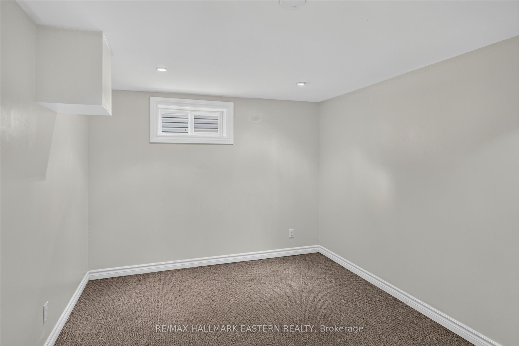 475 Aylmer Street N Property Photo 38