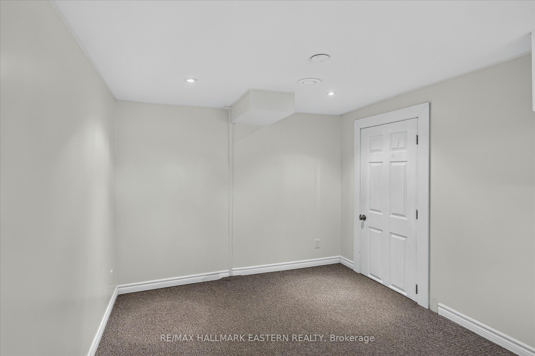 475 Aylmer Street N Property Photo 39