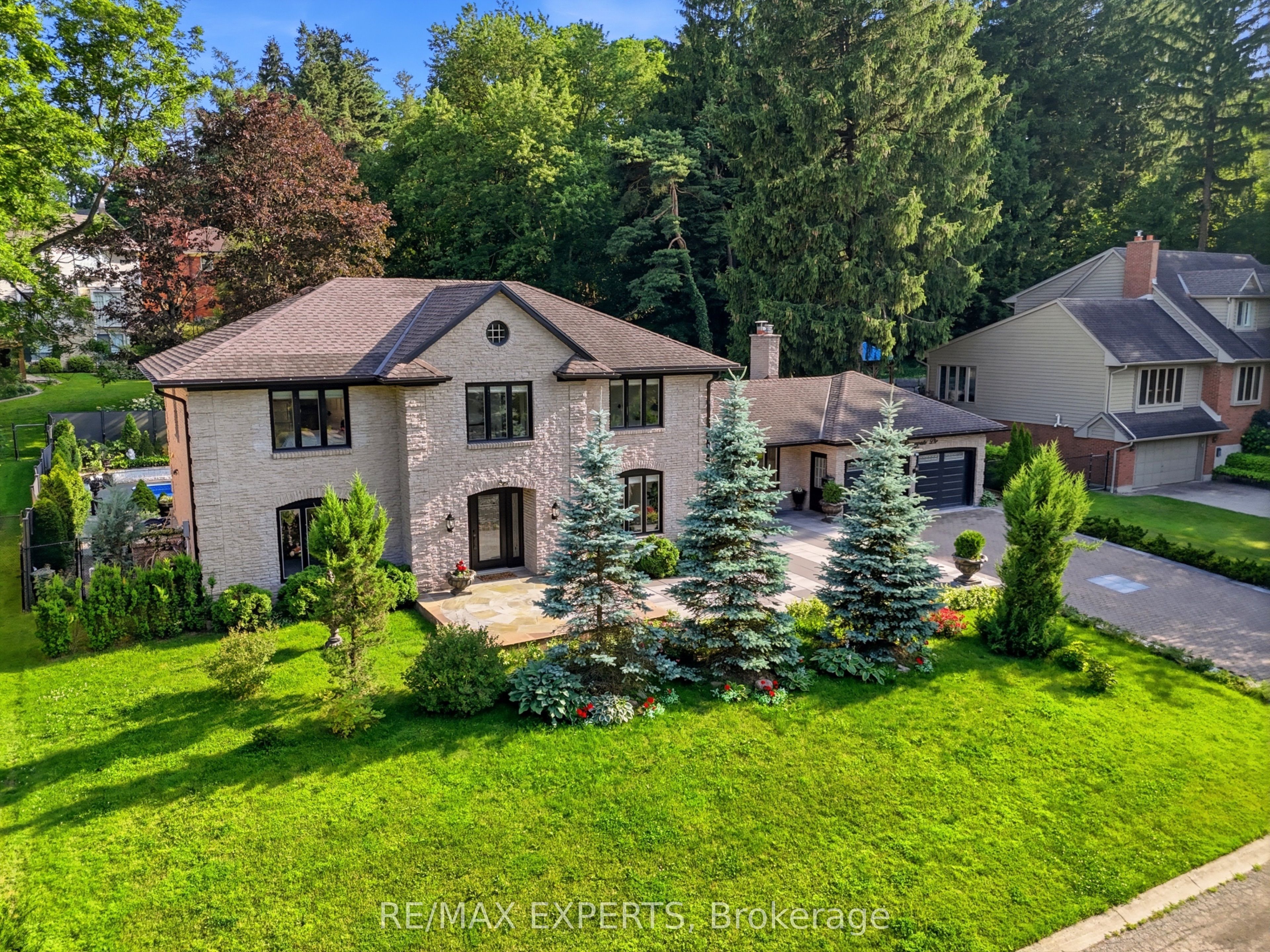 28 Stonegate Drive Property Photo 1