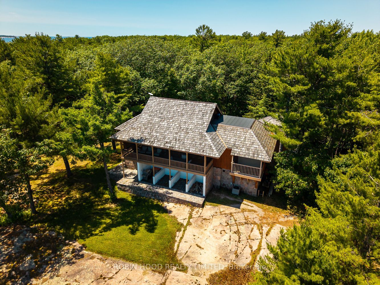 47 Linda Lane E Property Photo 2
