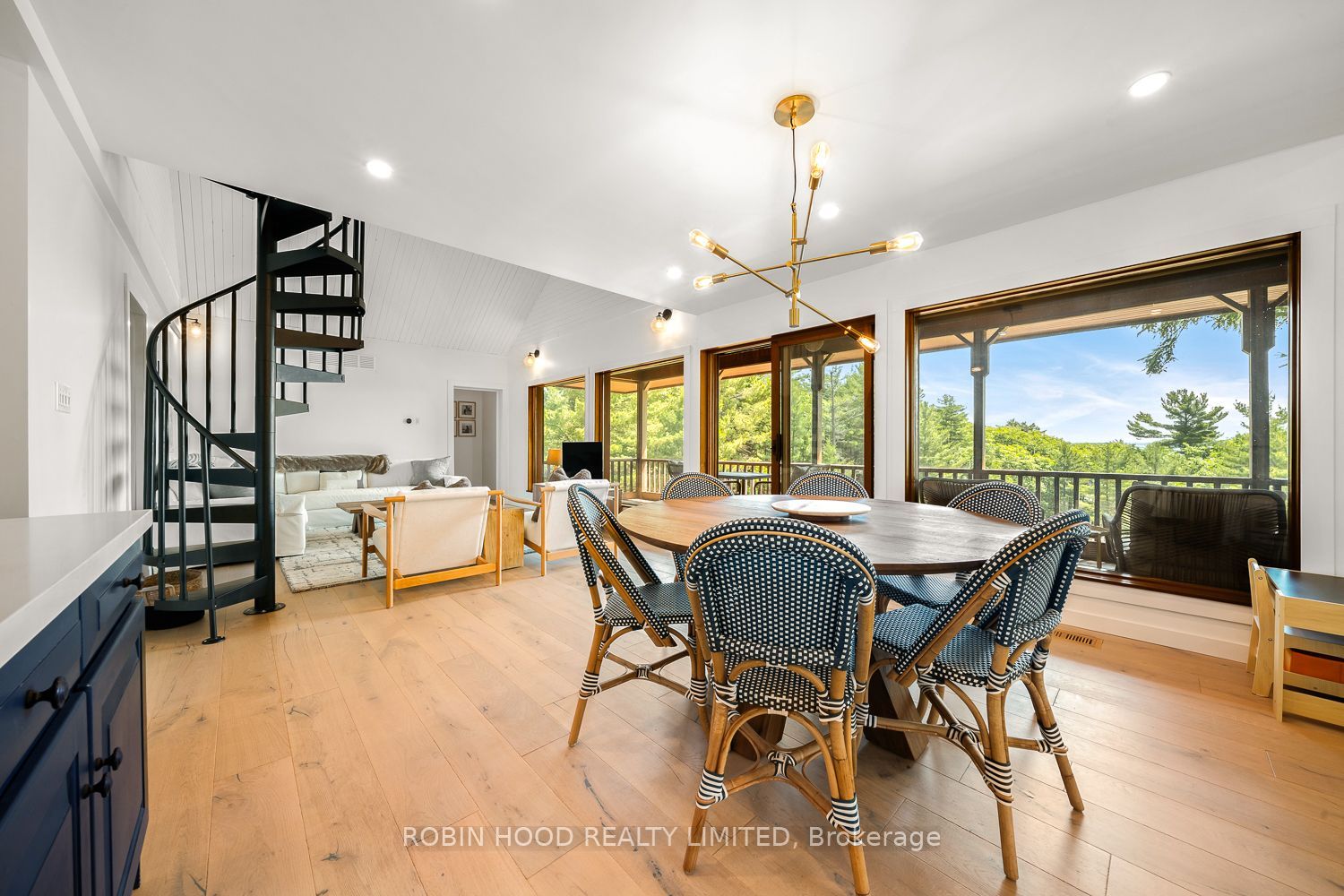 47 Linda Lane E Property Photo 10