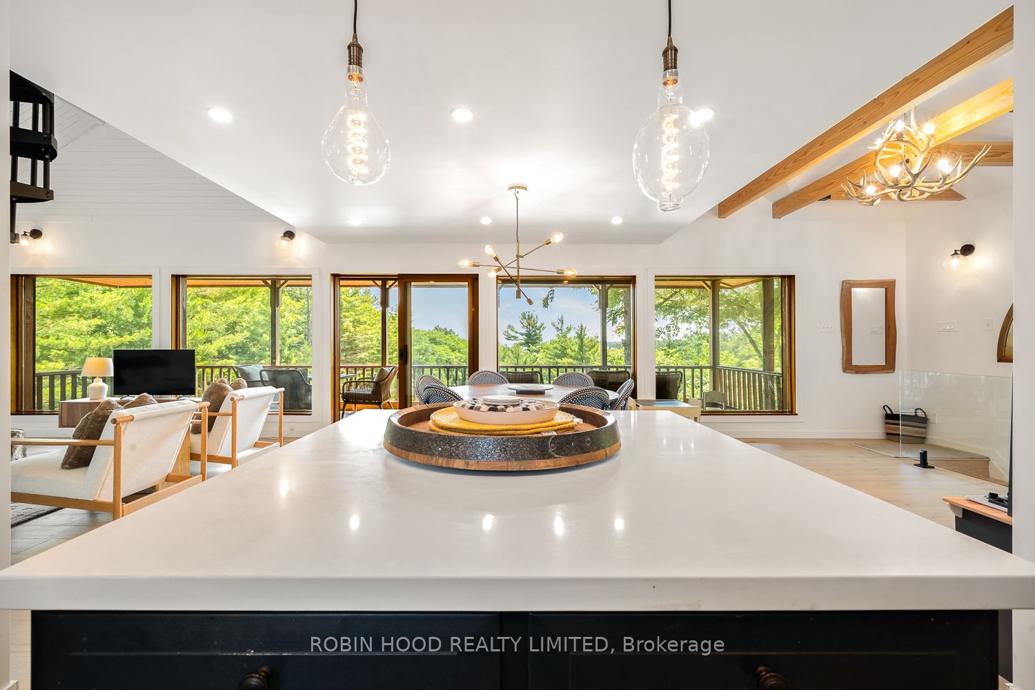 47 Linda Lane E Property Photo 12