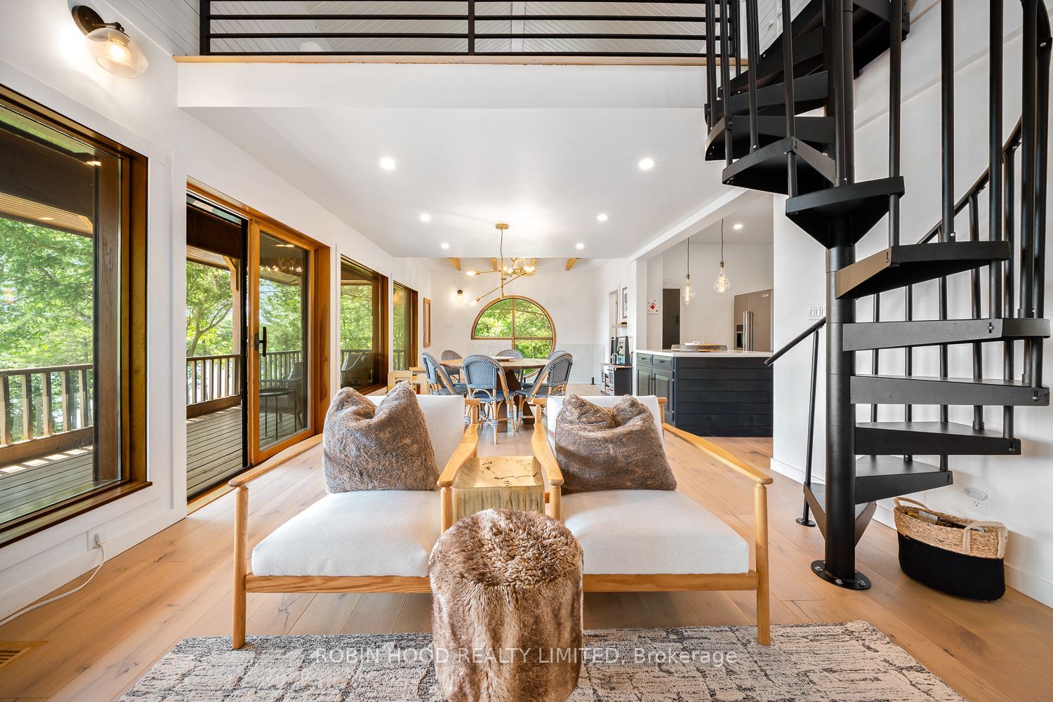 47 Linda Lane E Property Photo 15