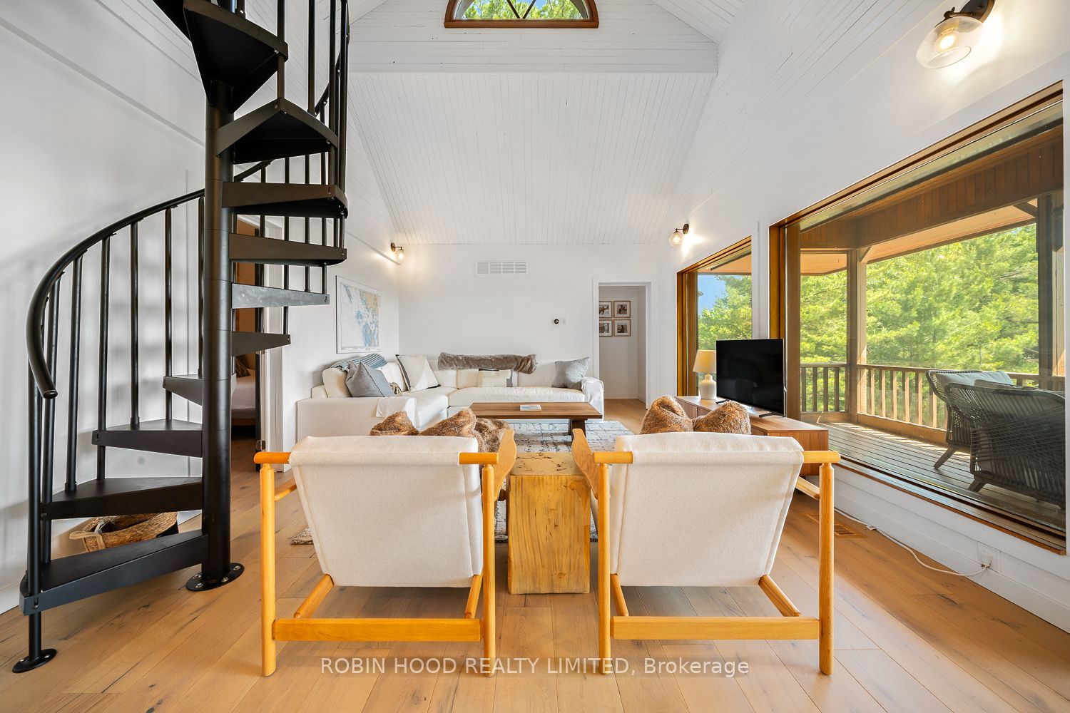 47 Linda Lane E Property Photo 16