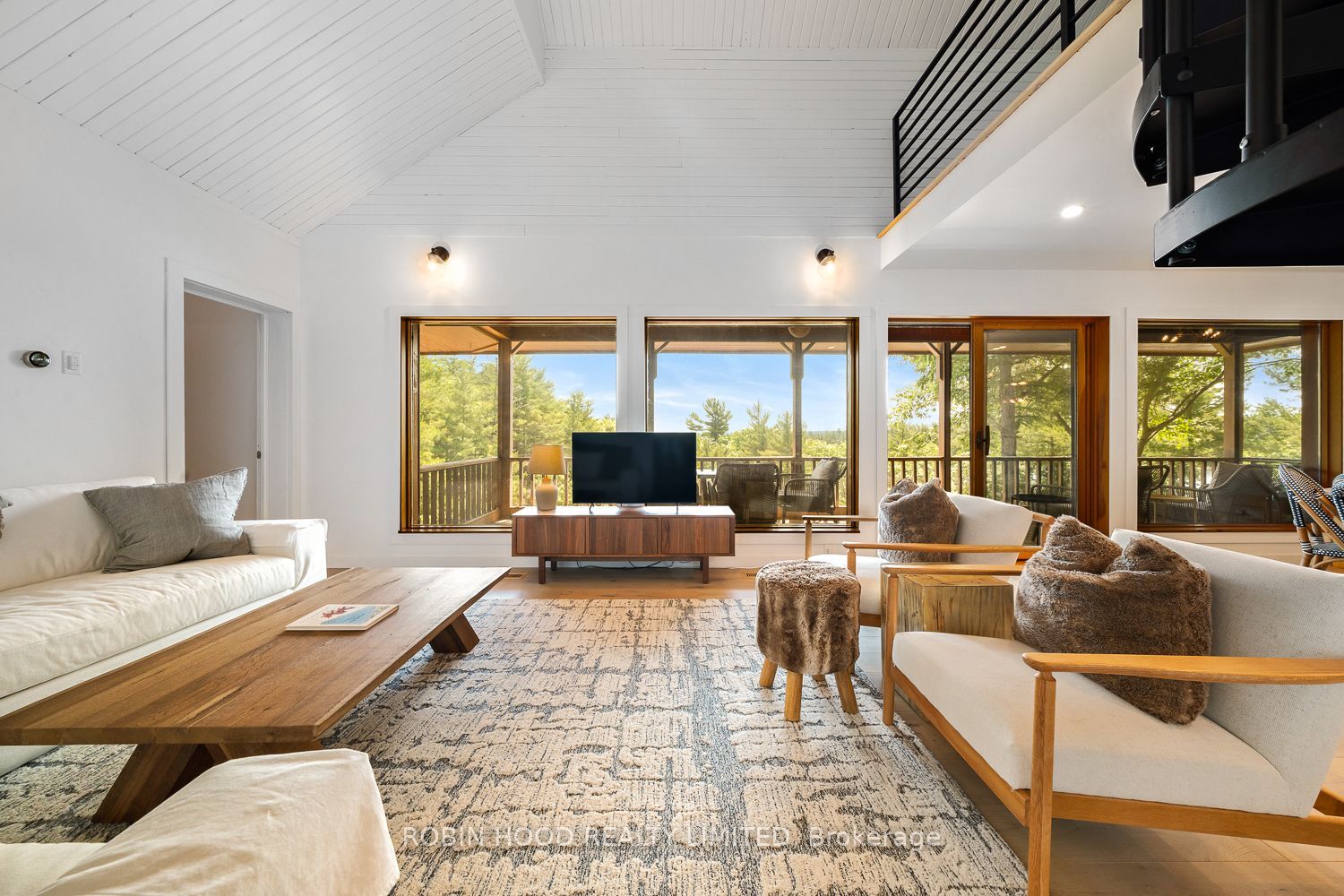 47 Linda Lane E Property Photo 17