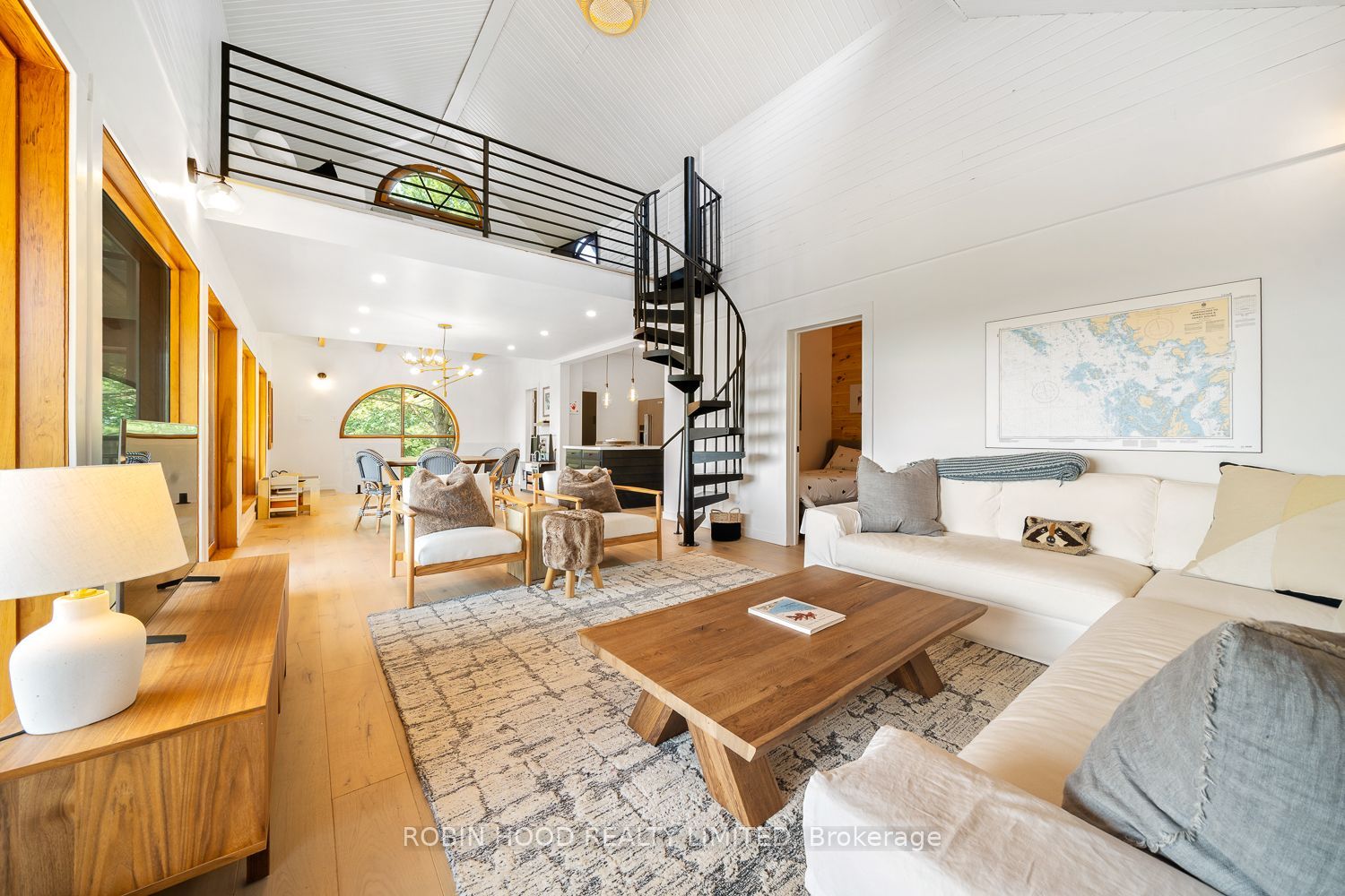 47 Linda Lane E Property Photo 18