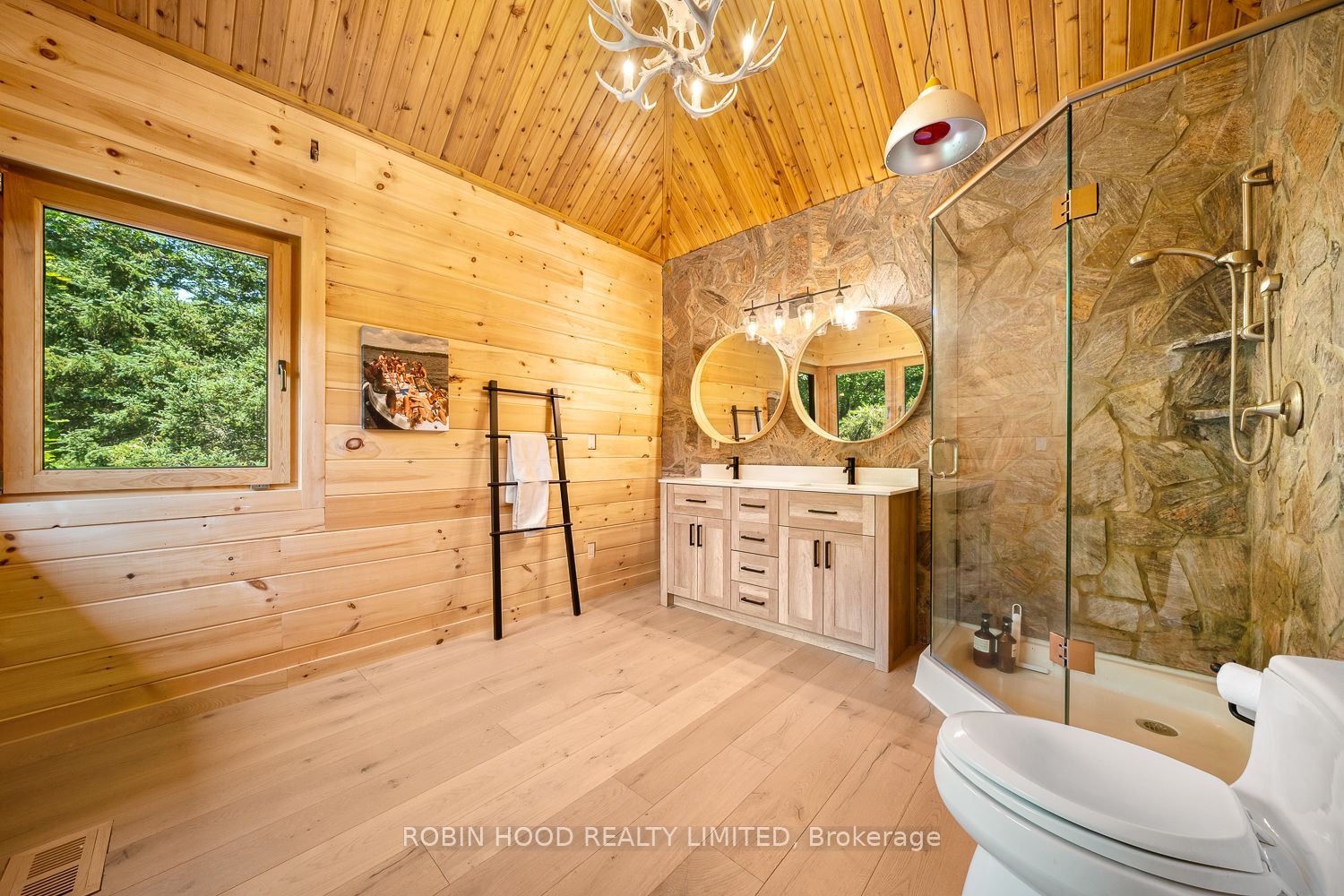 47 Linda Lane E Property Photo 22