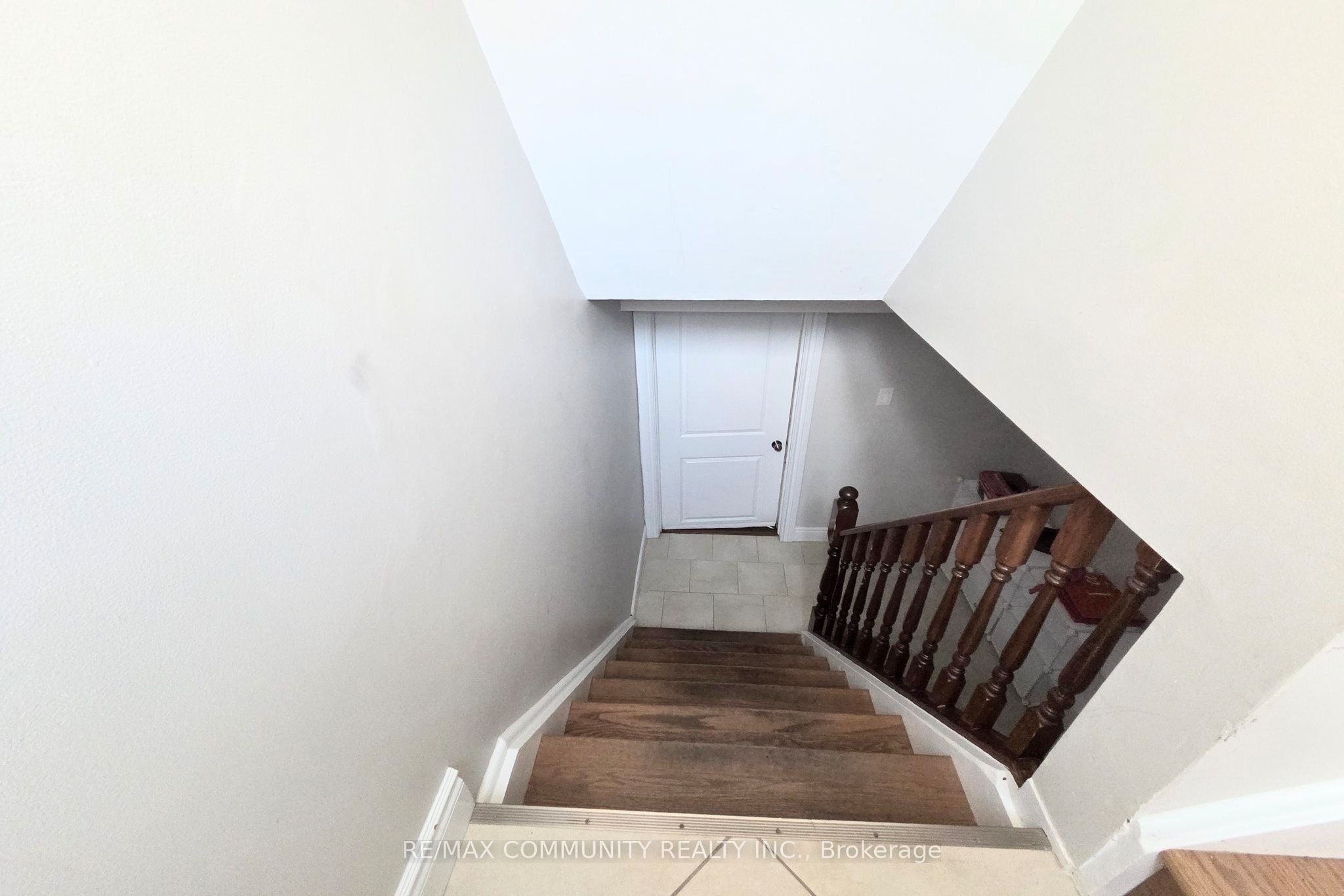 161 Mohawk Road W Bsmt Property Photo 4