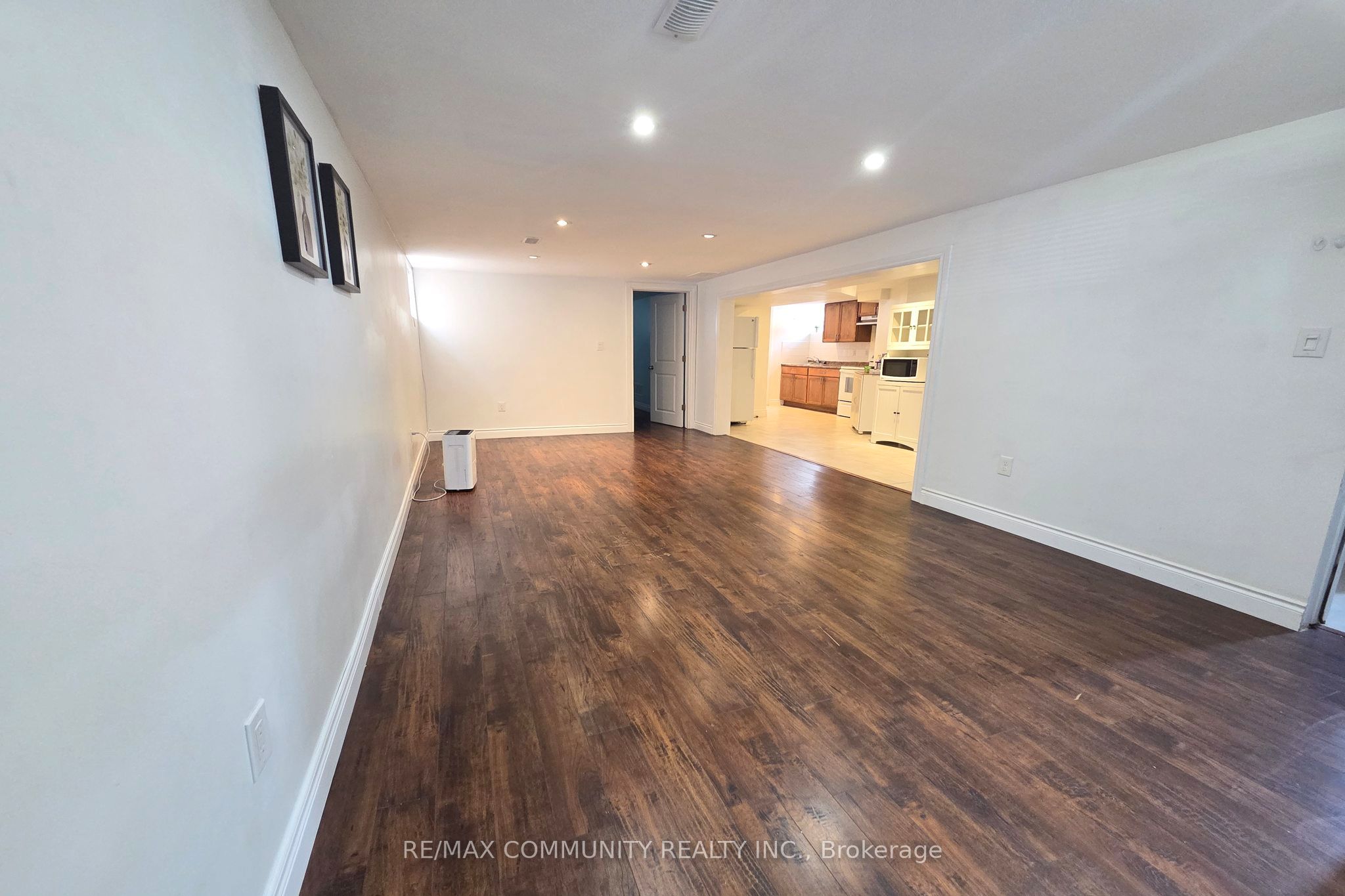 161 Mohawk Road W Bsmt Property Photo 7