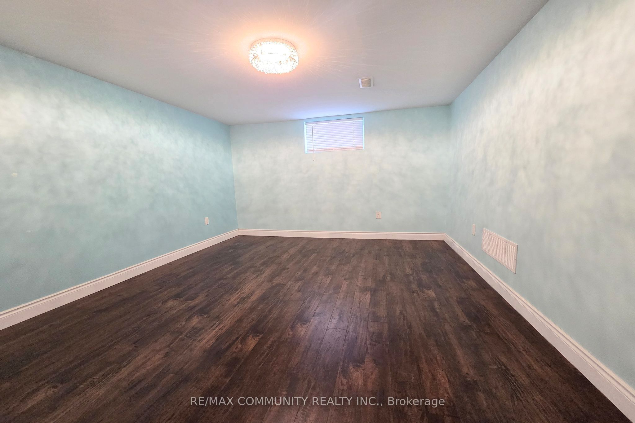 161 Mohawk Road W Bsmt Property Photo 10