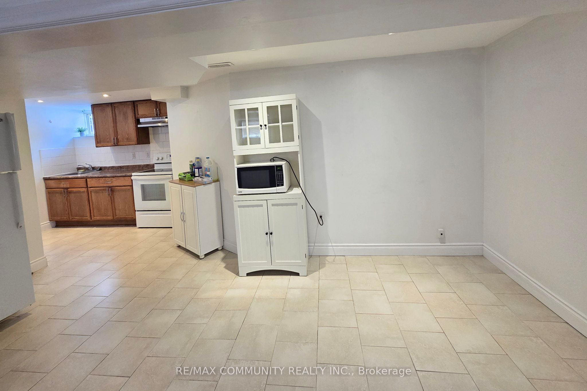 161 Mohawk Road W Bsmt Property Photo 13