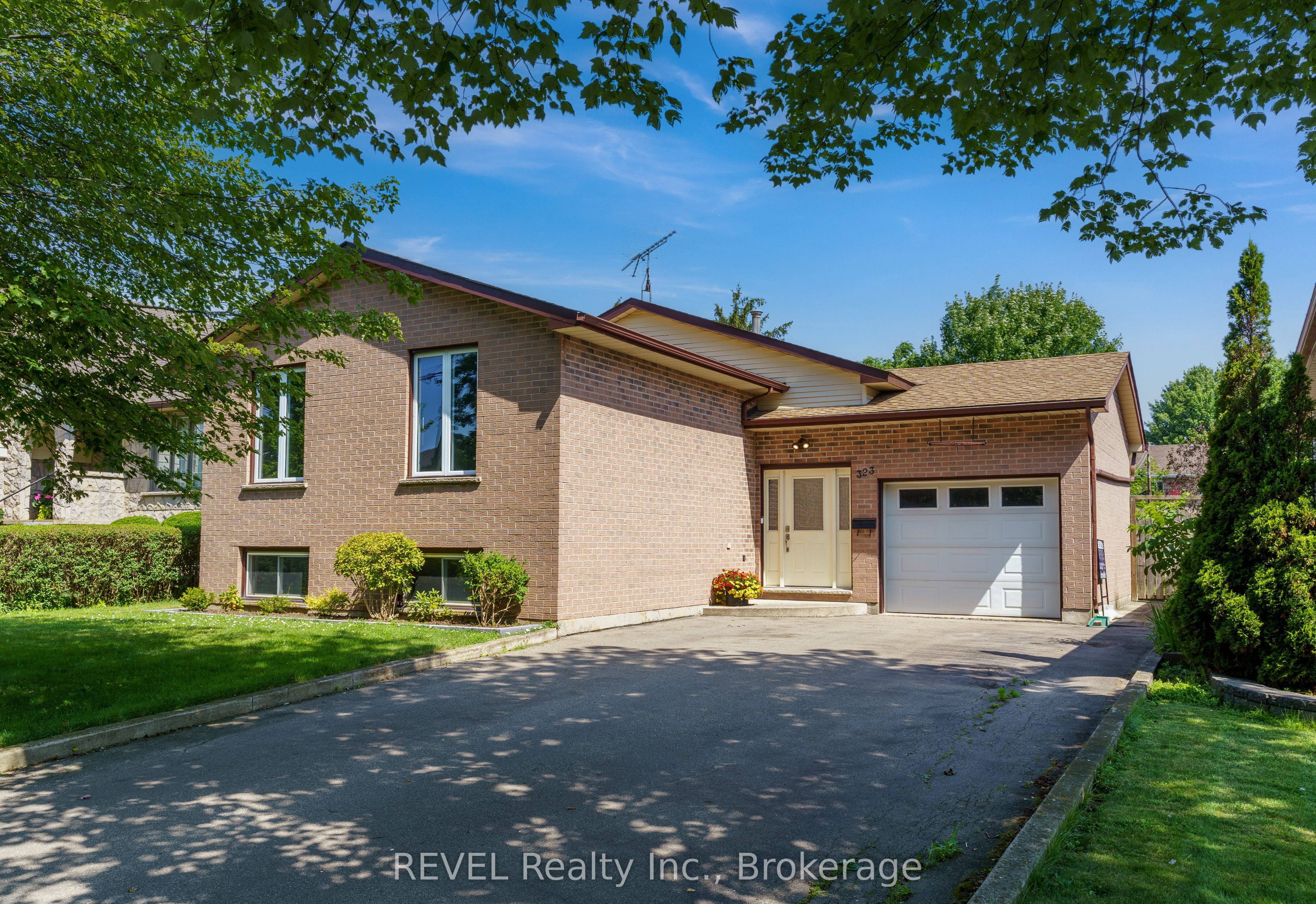 323 Barrick Road Property Photo 1