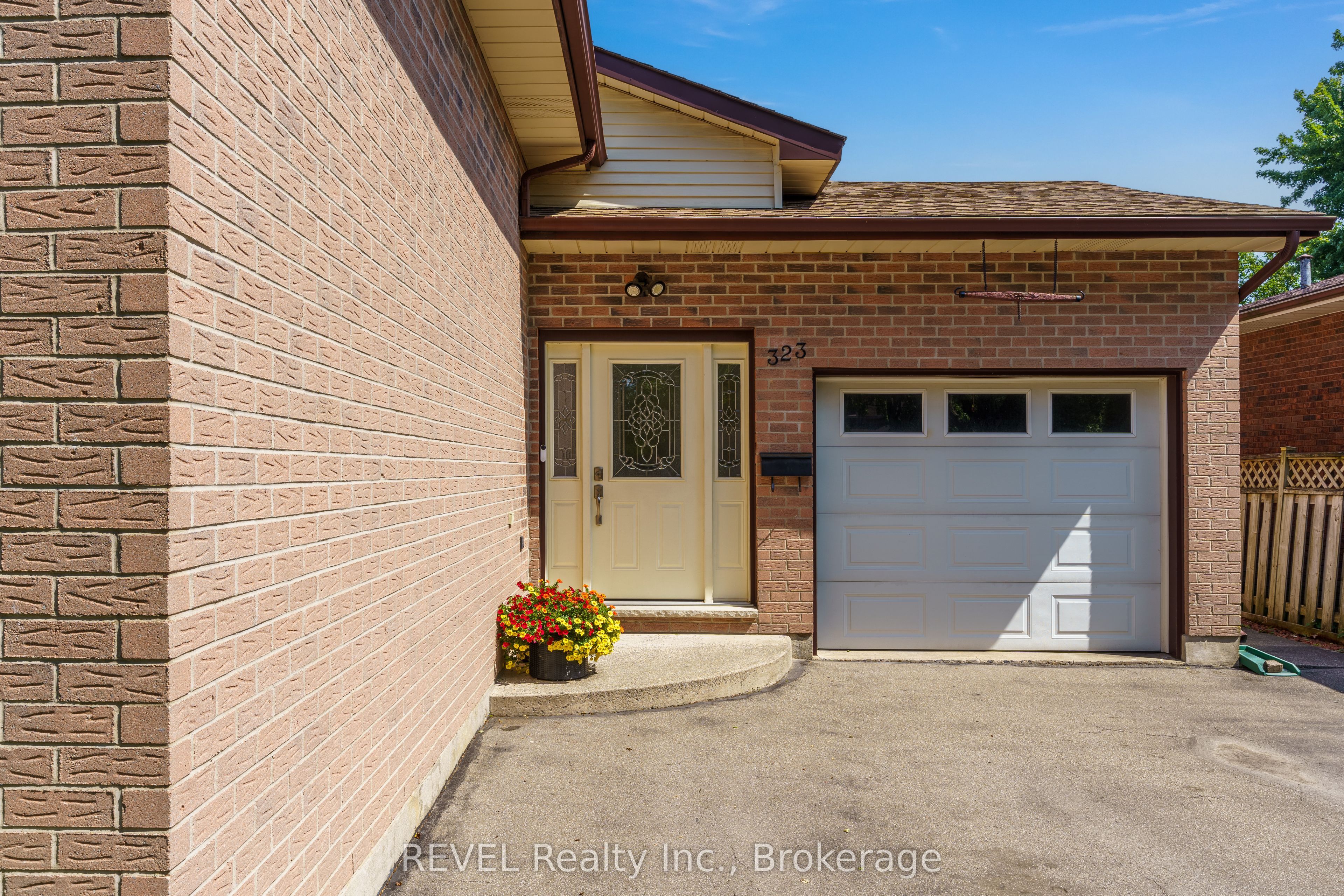323 Barrick Road Property Photo 2