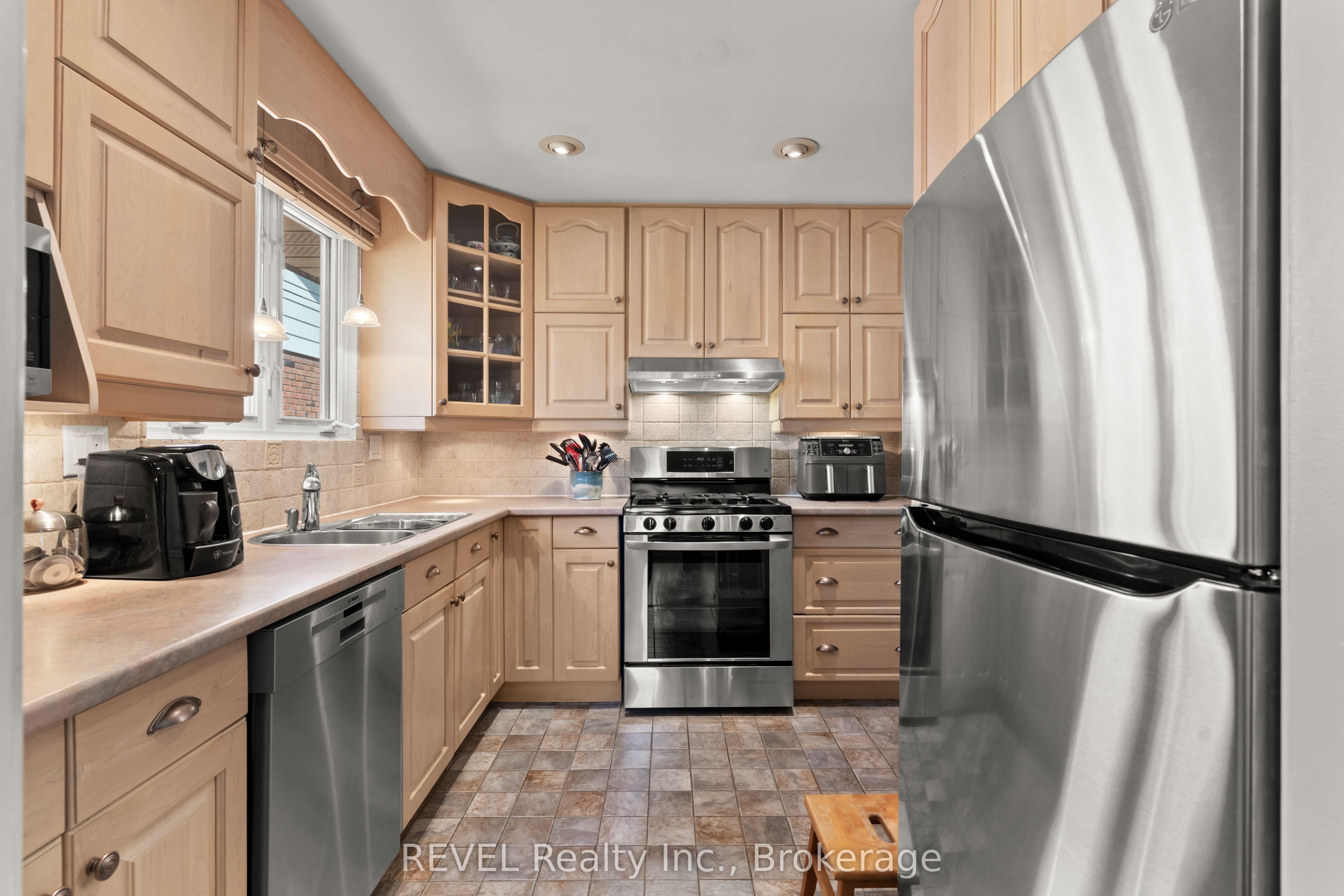 323 Barrick Road Property Photo 10
