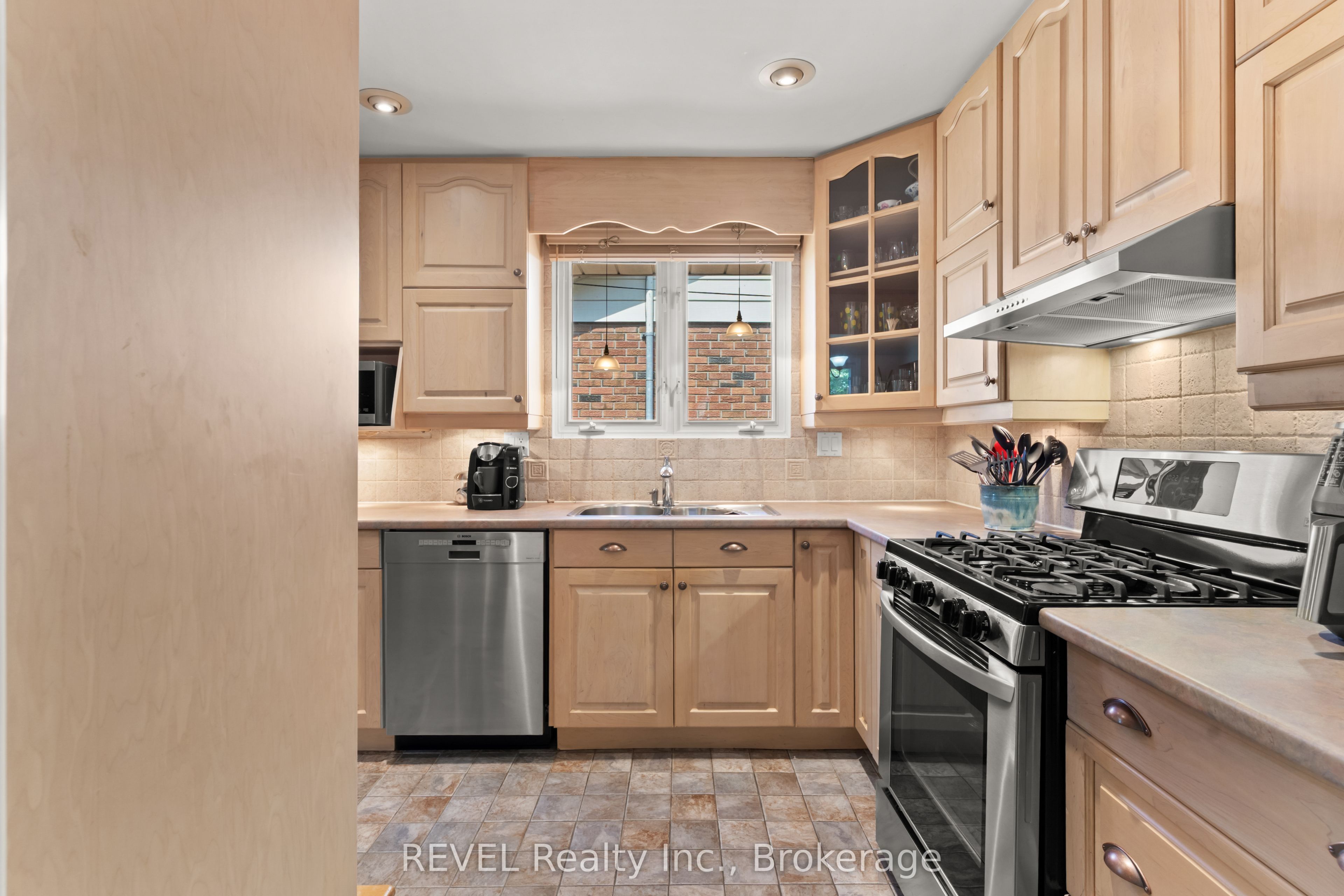 323 Barrick Road Property Photo 11