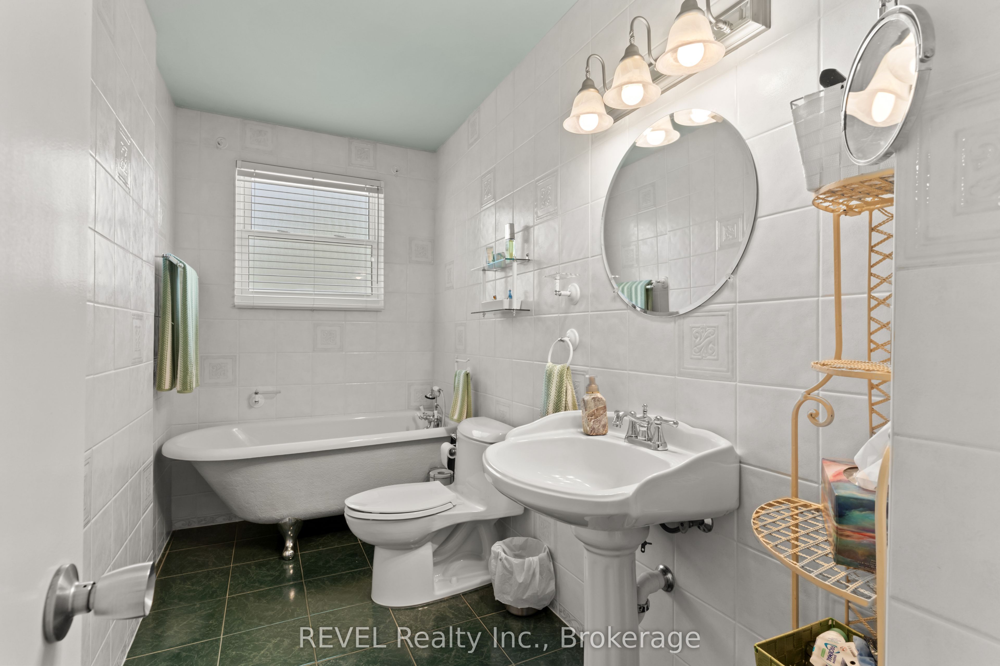 323 Barrick Road Property Photo 15