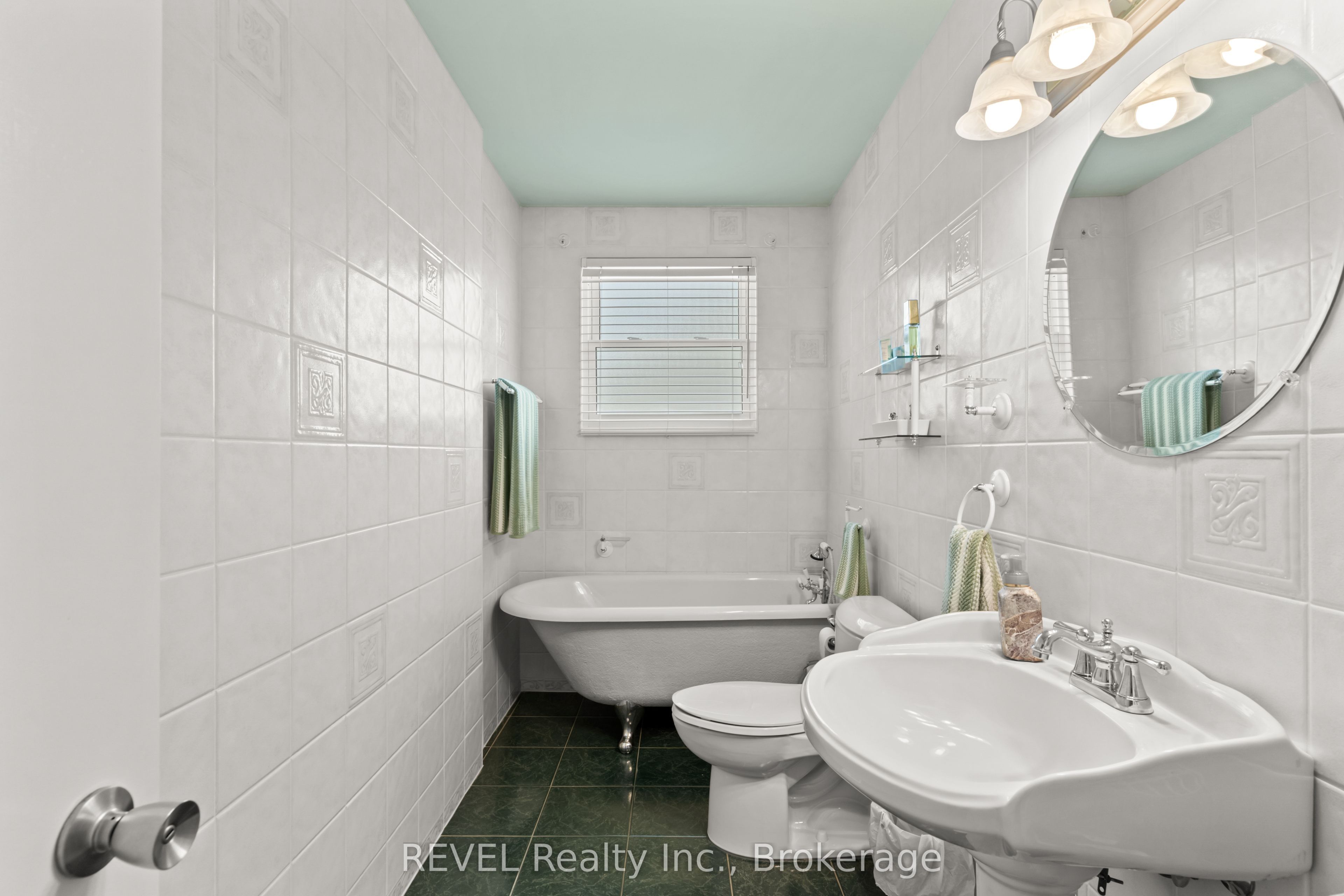 323 Barrick Road Property Photo 16