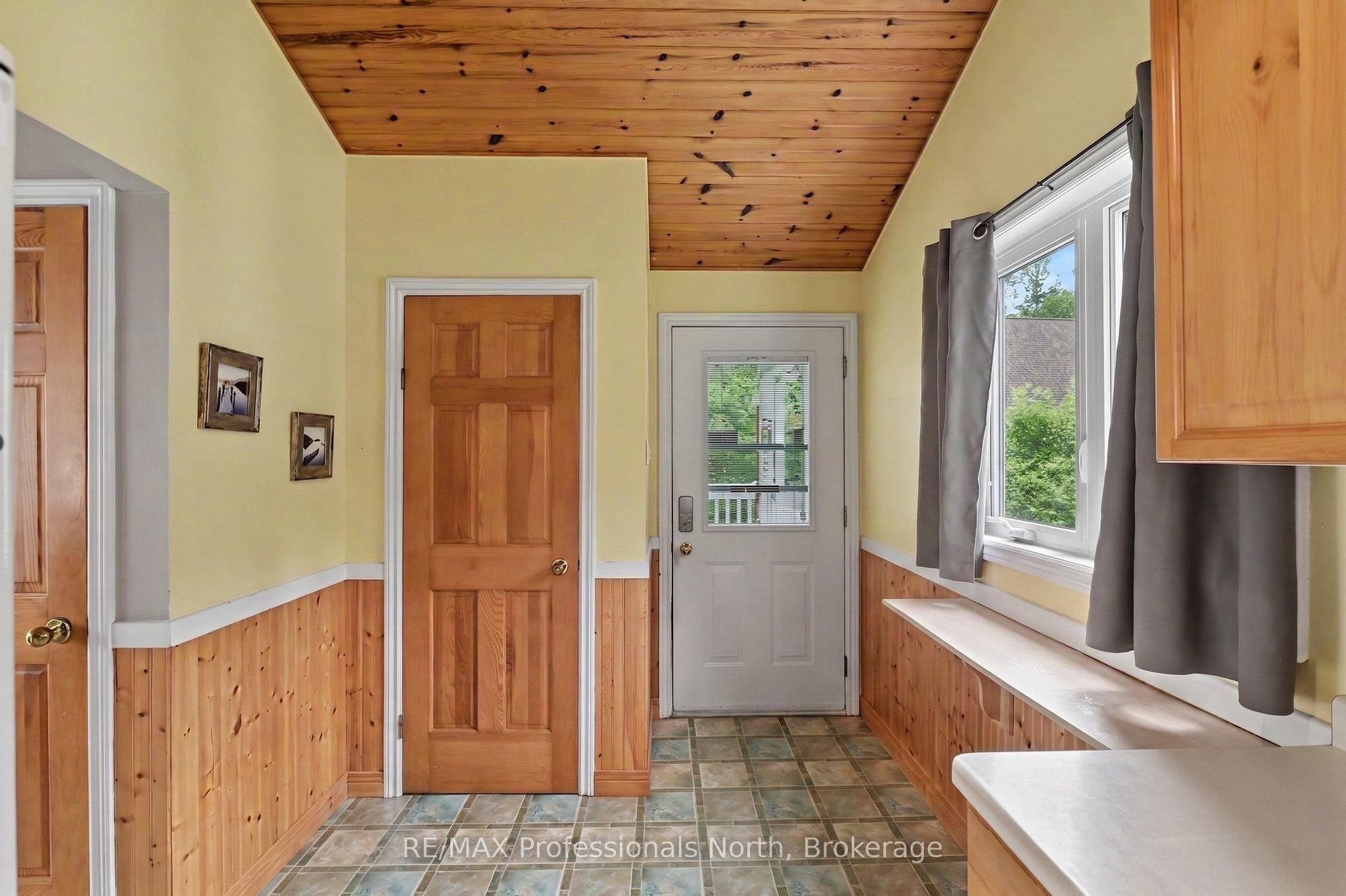 1034 Ablett Court Property Photo 6