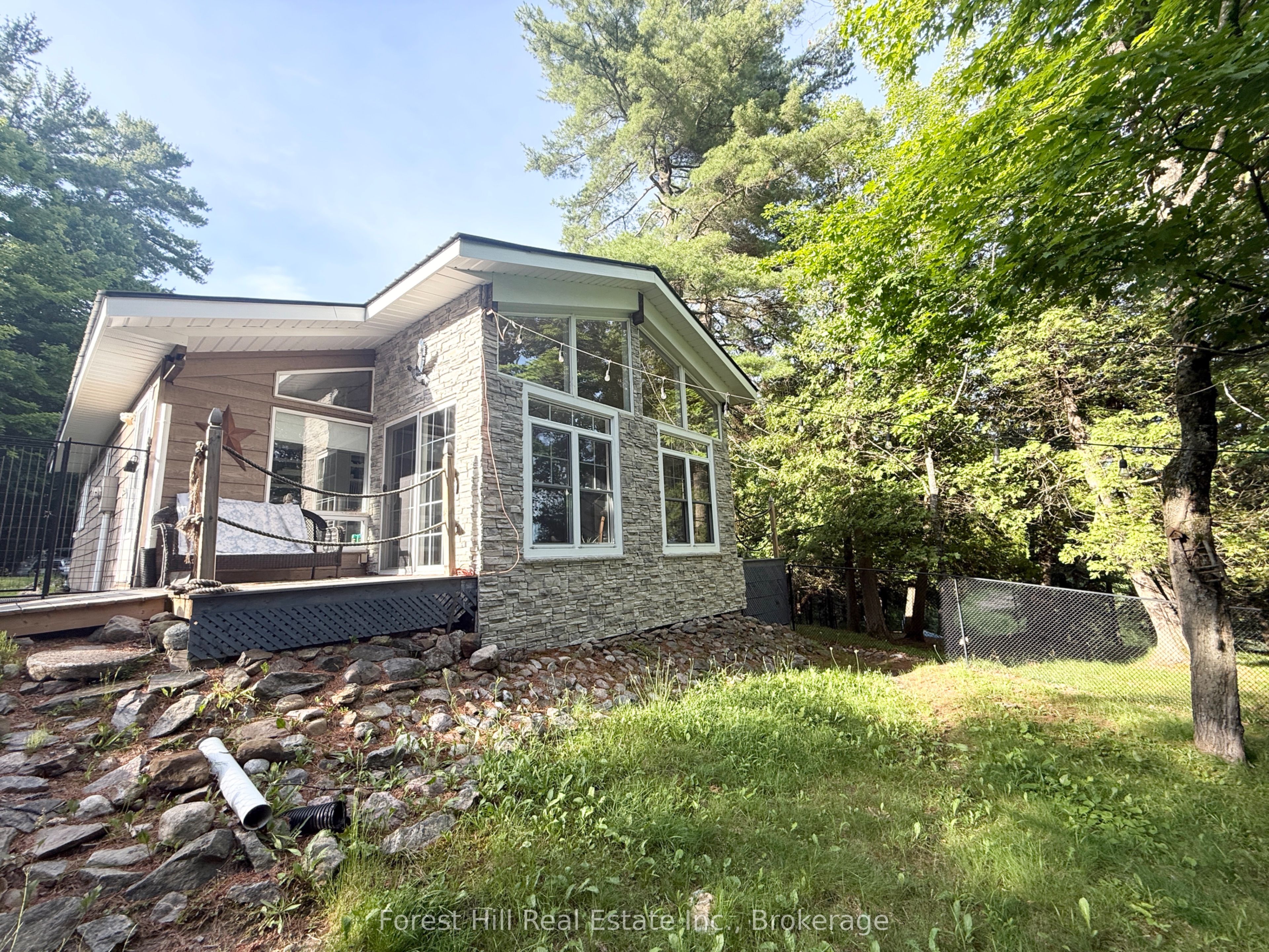 935 Limberlost Road Property Photo 1