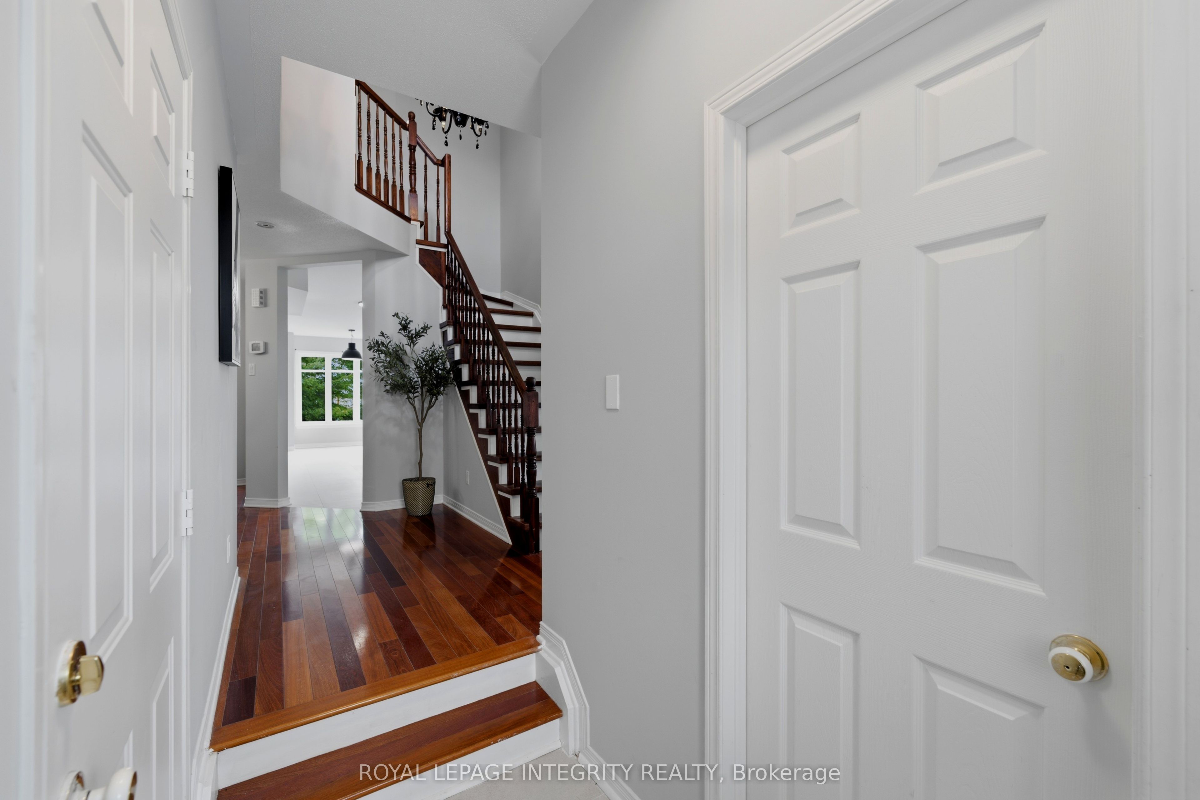 160 Deercroft Avenue Property Photo 4