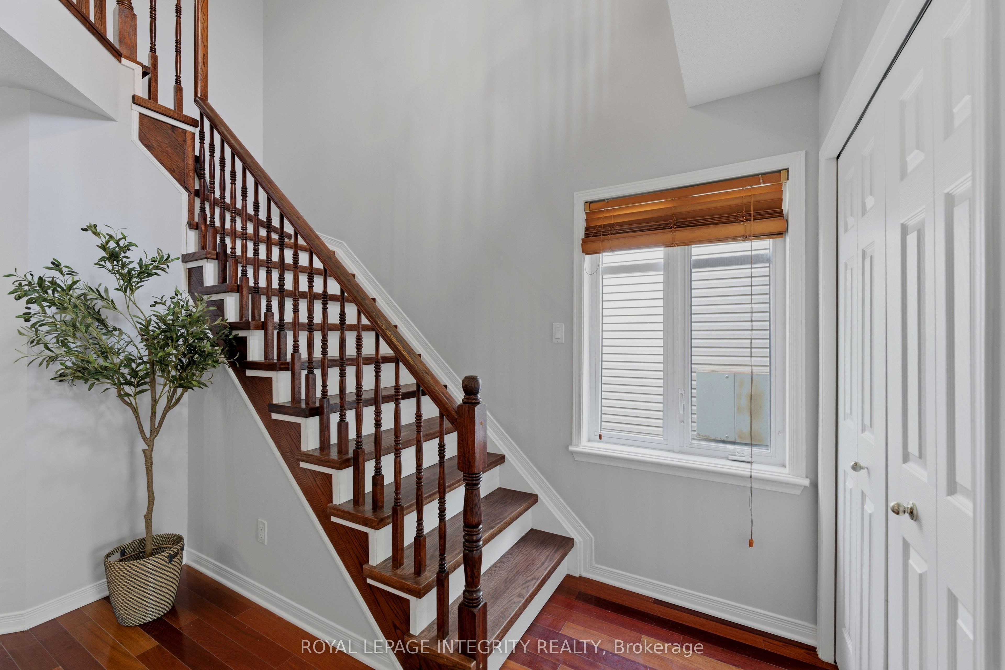 160 Deercroft Avenue Property Photo 16