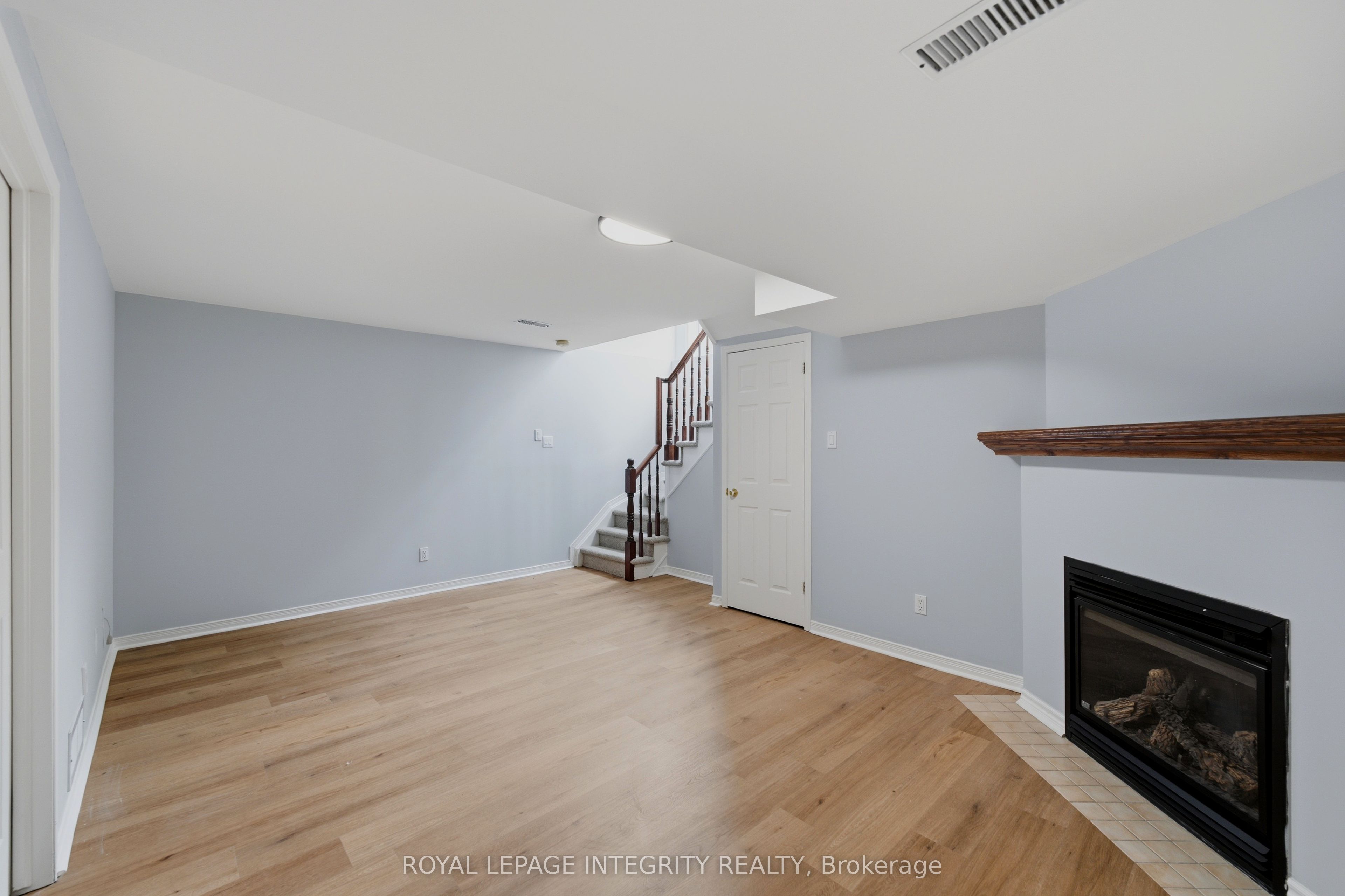 160 Deercroft Avenue Property Photo 29