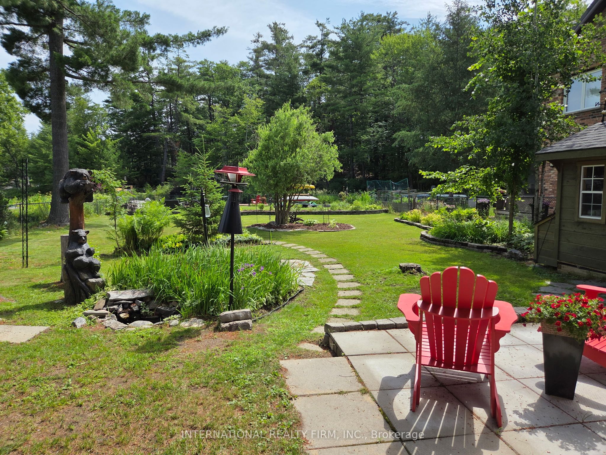 324 Bethune Drive N Property Photo 1