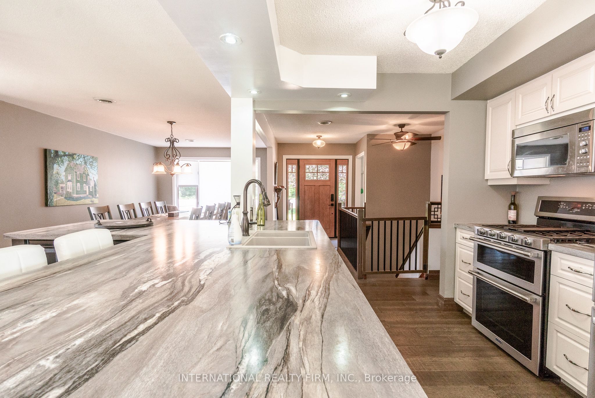 324 Bethune Drive N Property Photo 13